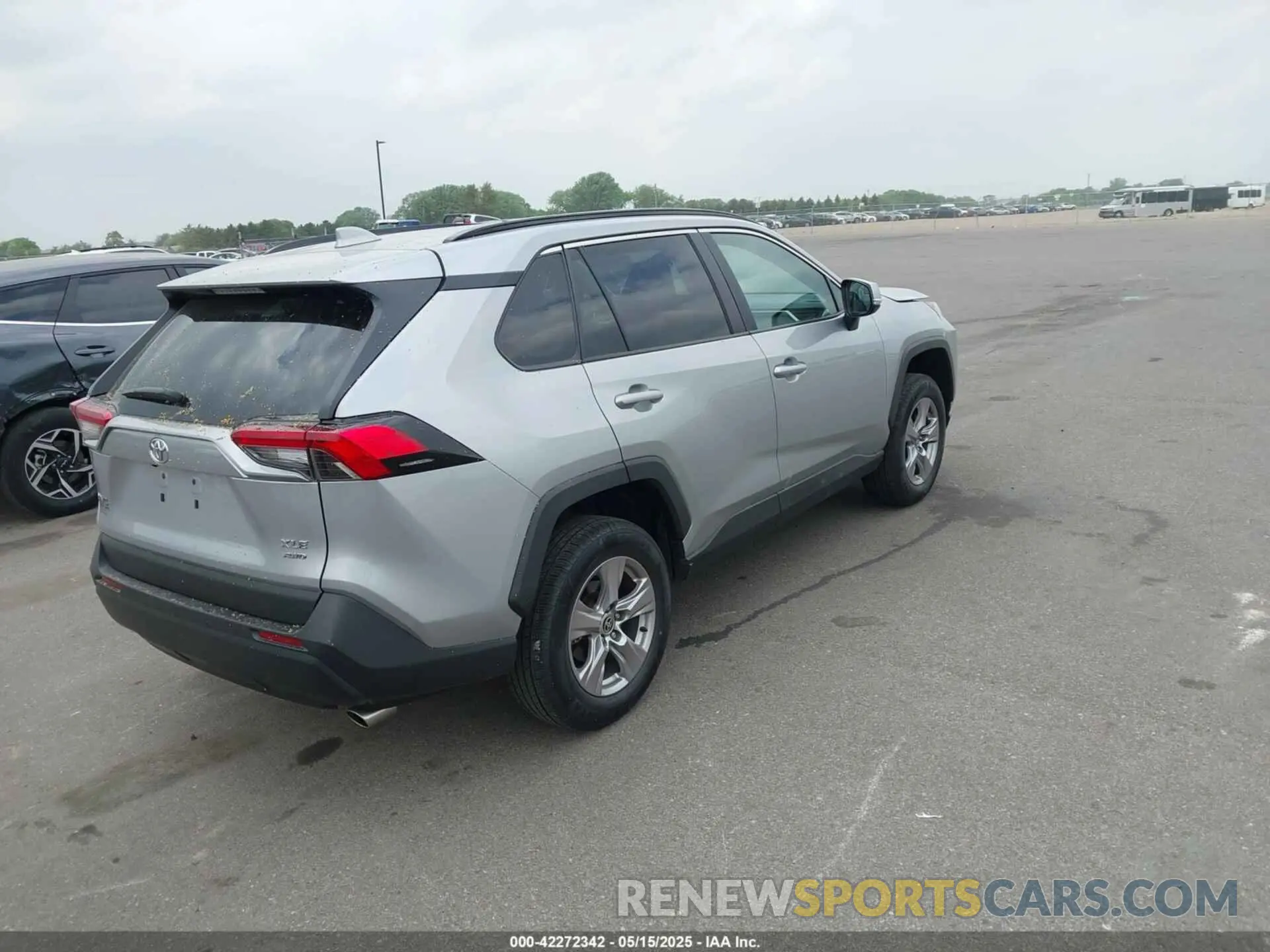 4 Photograph of a damaged car 2T3P1RFV8NW299856 TOYOTA RAV4 2022
