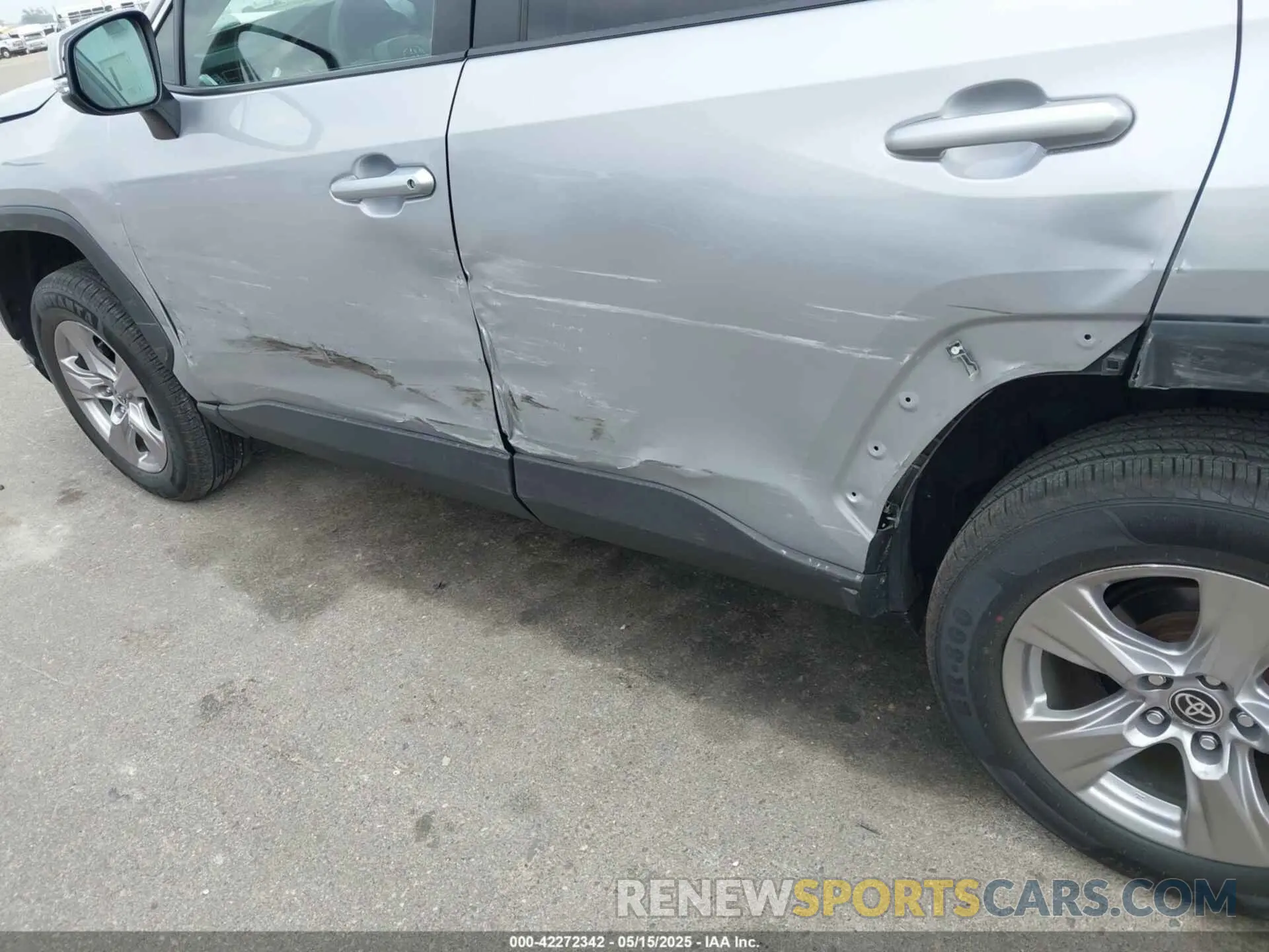 6 Photograph of a damaged car 2T3P1RFV8NW299856 TOYOTA RAV4 2022