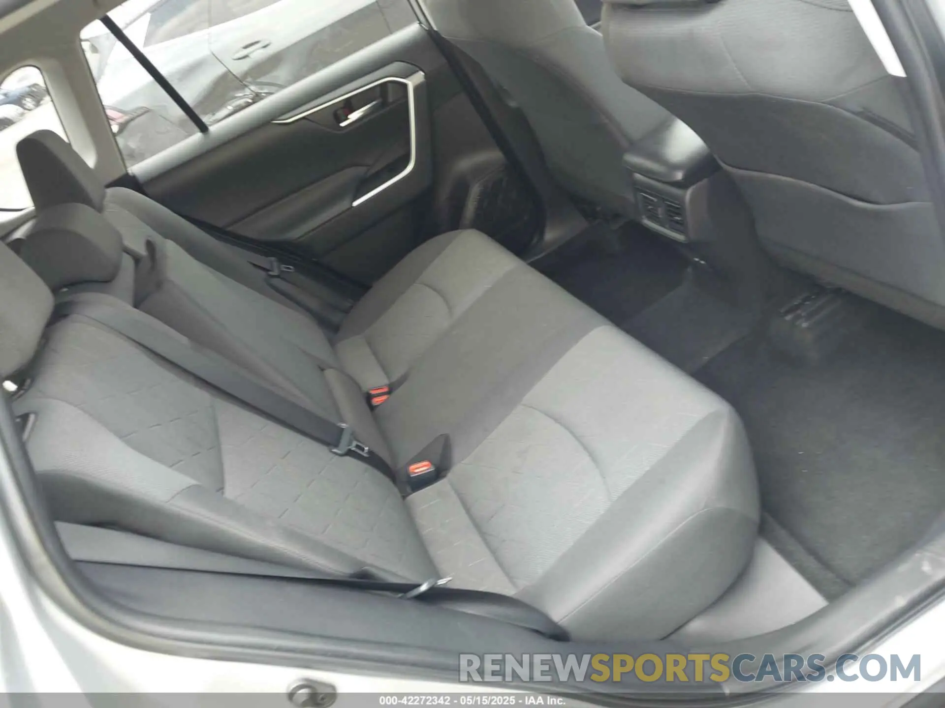 8 Photograph of a damaged car 2T3P1RFV8NW299856 TOYOTA RAV4 2022