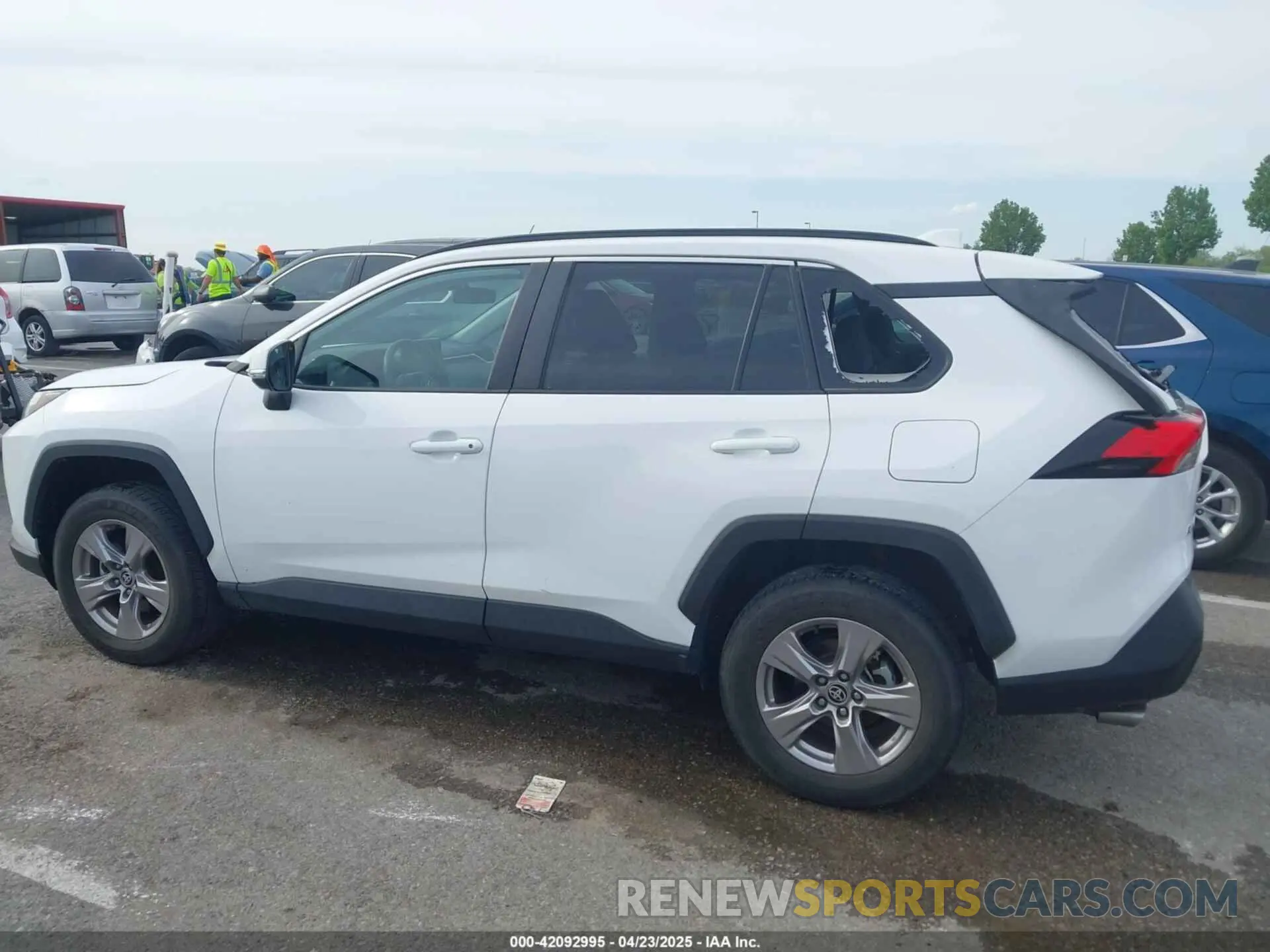 14 Photograph of a damaged car 2T3P1RFV9NC320375 TOYOTA RAV4 2022