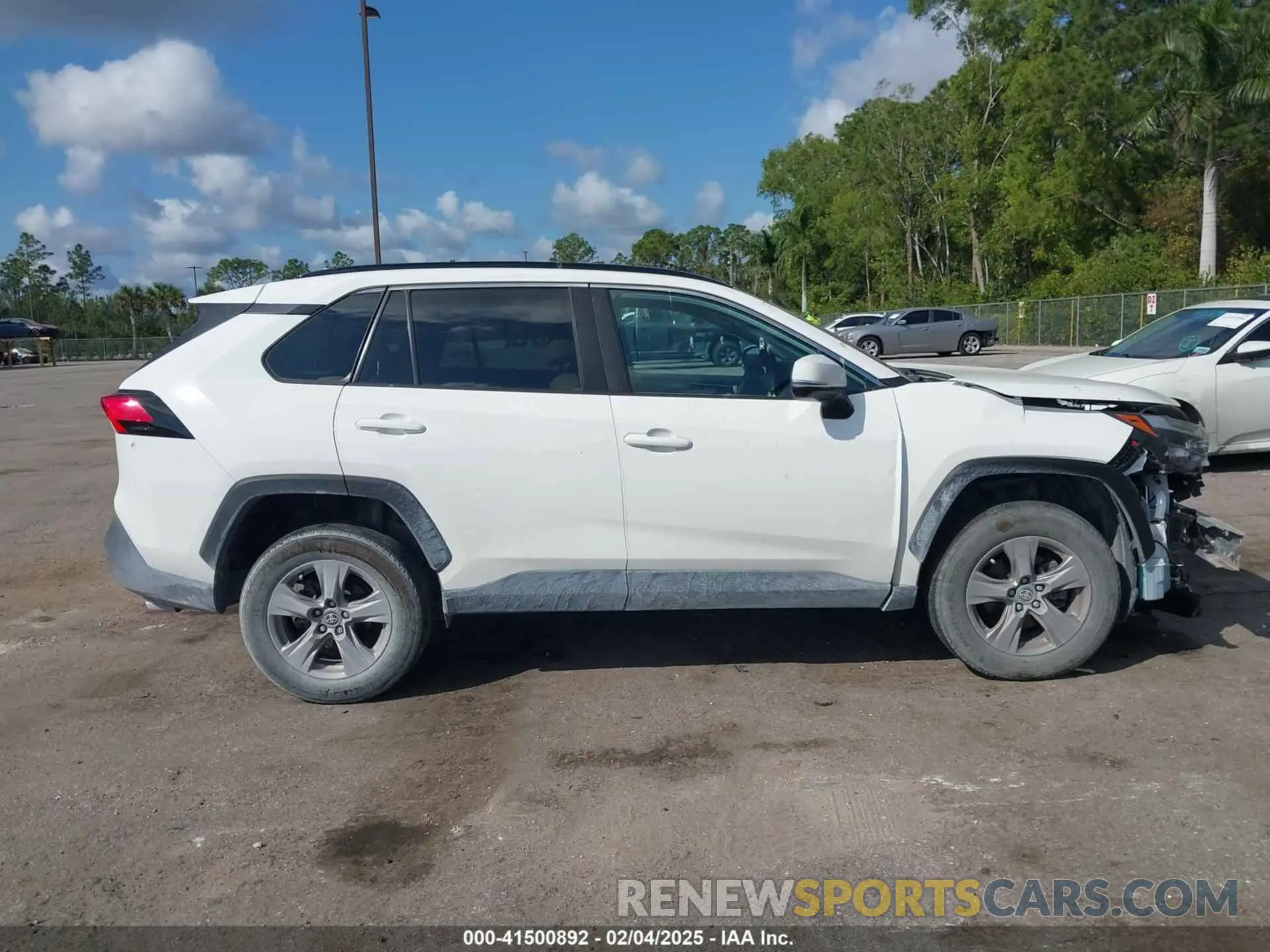 13 Photograph of a damaged car 2T3P1RFV9NW266137 TOYOTA RAV4 2022