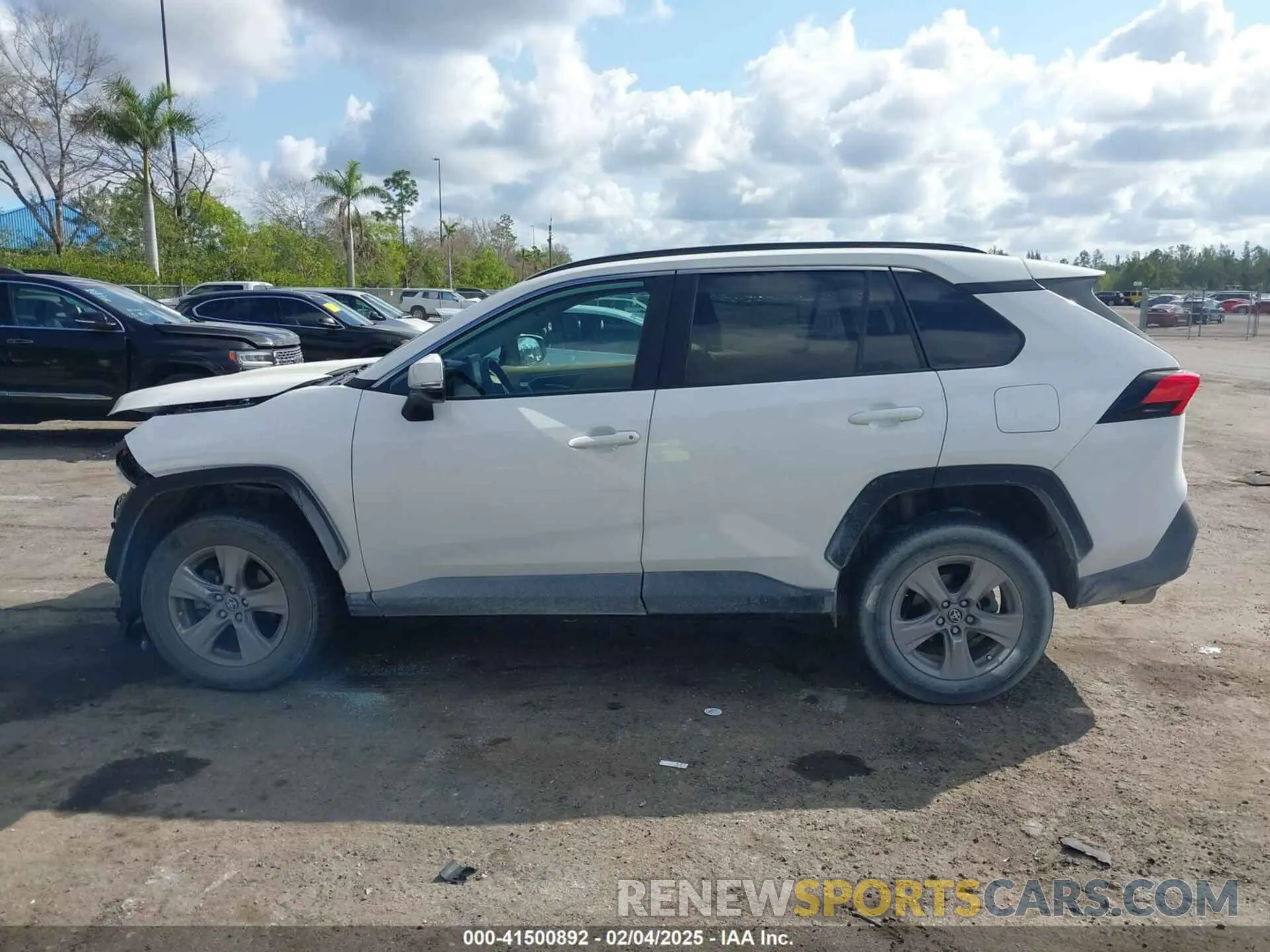 14 Photograph of a damaged car 2T3P1RFV9NW266137 TOYOTA RAV4 2022