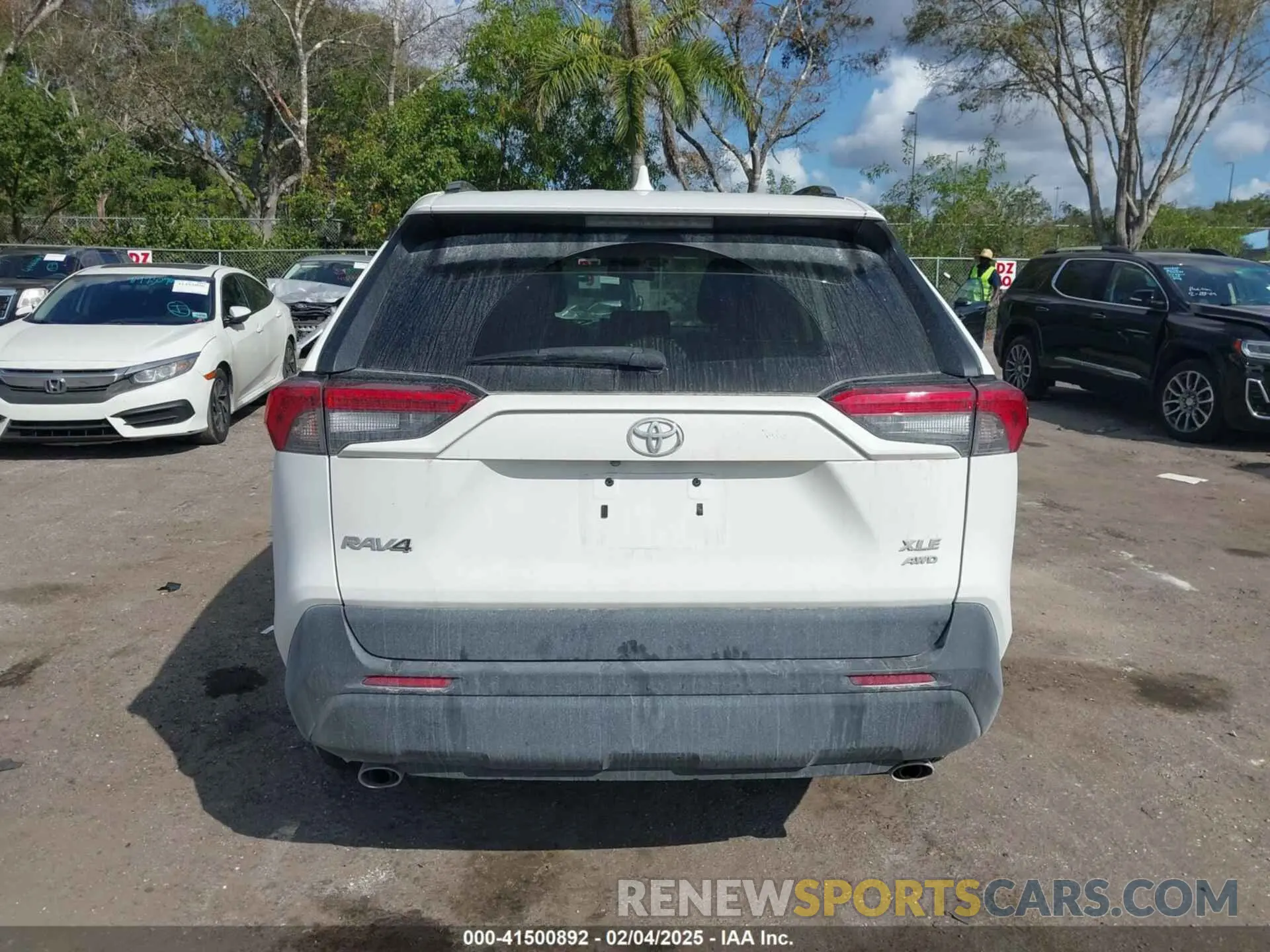 16 Photograph of a damaged car 2T3P1RFV9NW266137 TOYOTA RAV4 2022