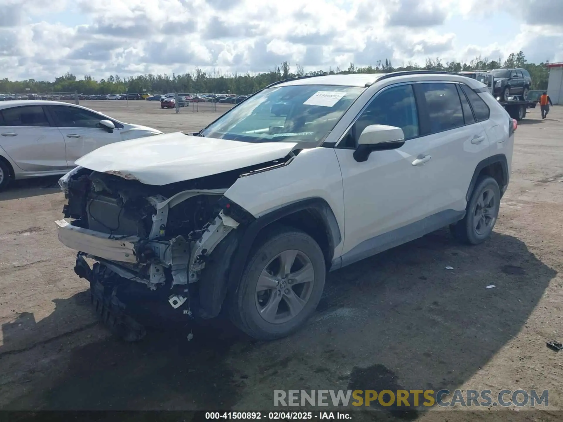 2 Photograph of a damaged car 2T3P1RFV9NW266137 TOYOTA RAV4 2022