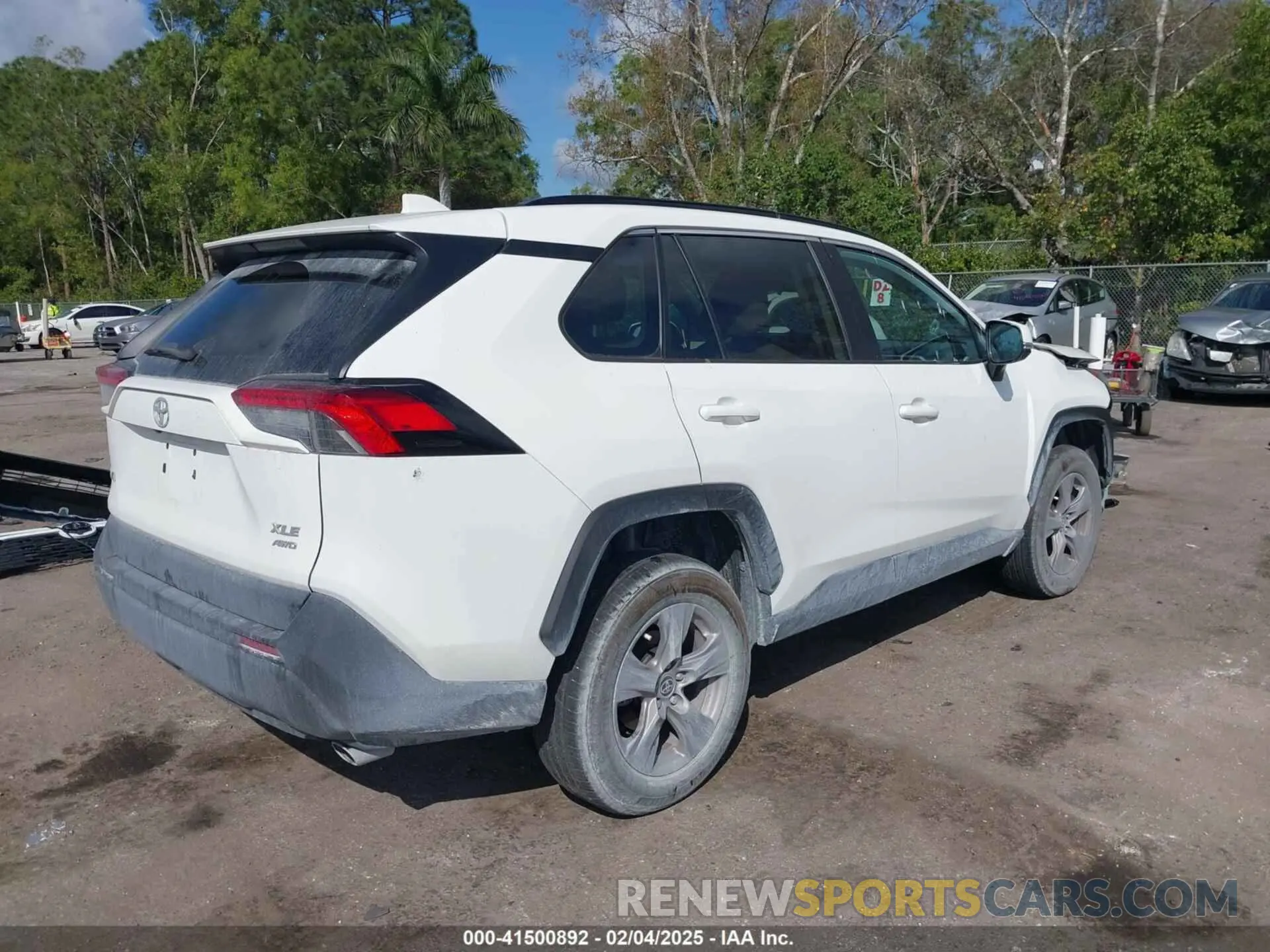 4 Photograph of a damaged car 2T3P1RFV9NW266137 TOYOTA RAV4 2022