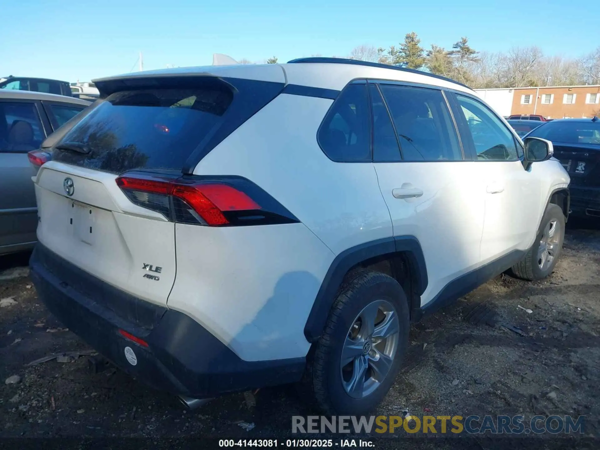 4 Photograph of a damaged car 2T3P1RFVXNC259523 TOYOTA RAV4 2022
