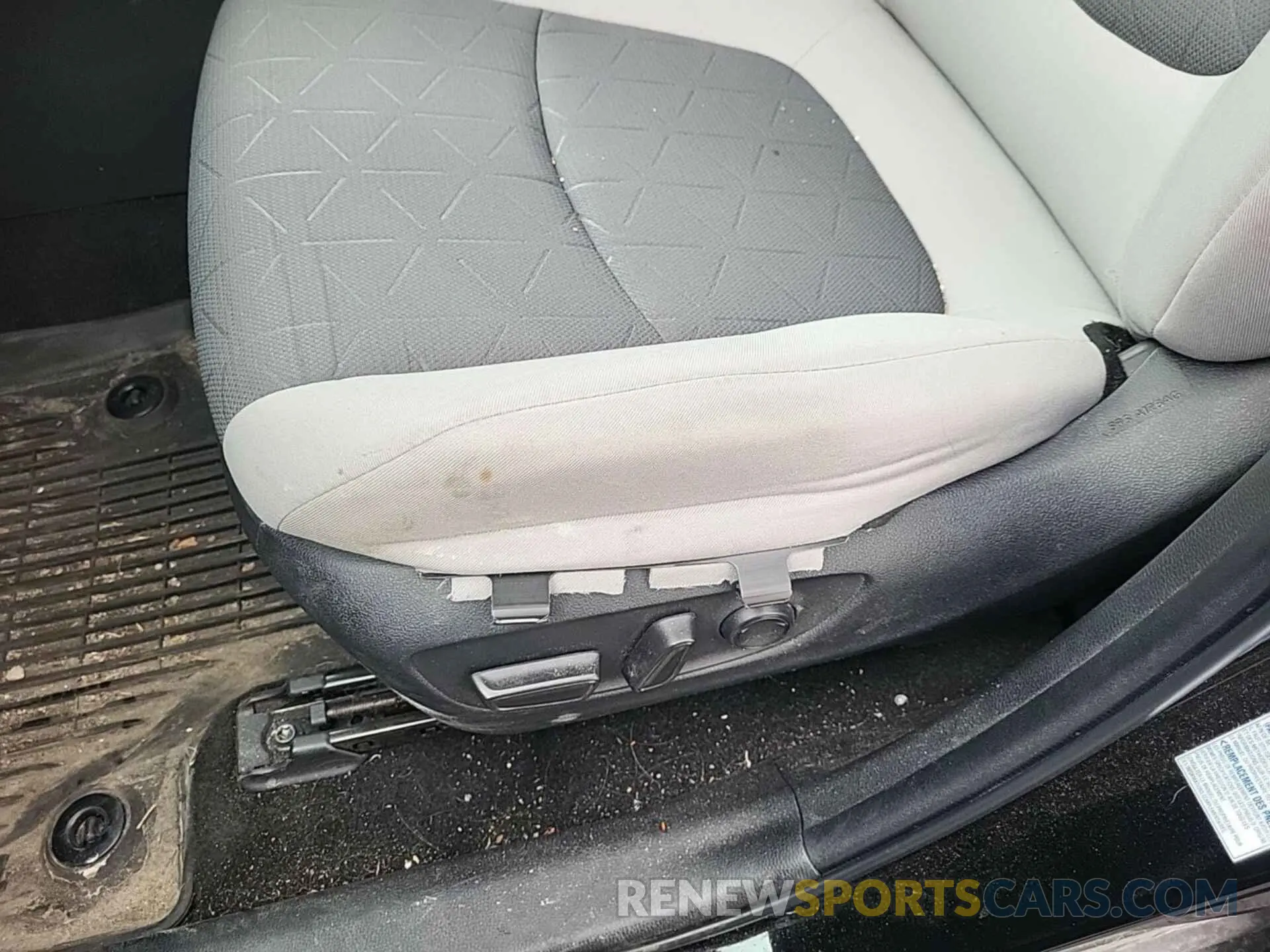 11 Photograph of a damaged car 2T3P1RFVXNC282560 TOYOTA RAV4 2022