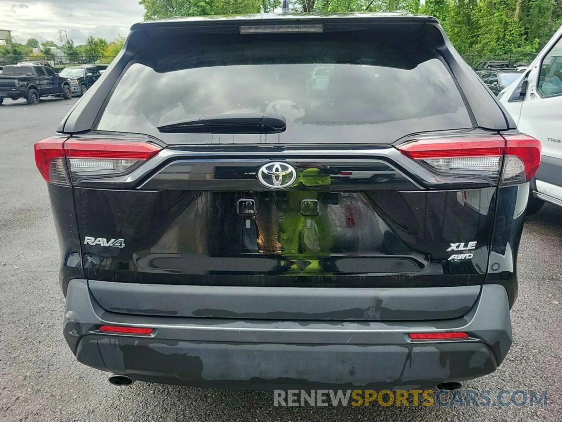 4 Photograph of a damaged car 2T3P1RFVXNC282560 TOYOTA RAV4 2022