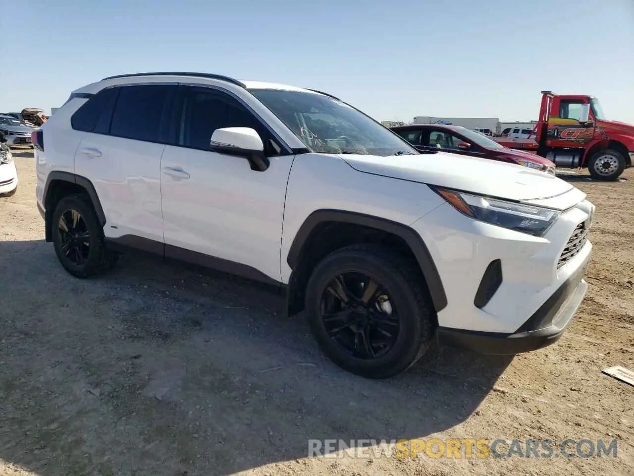 4 Photograph of a damaged car 2T3RWRFV0NW132739 TOYOTA RAV4 2022