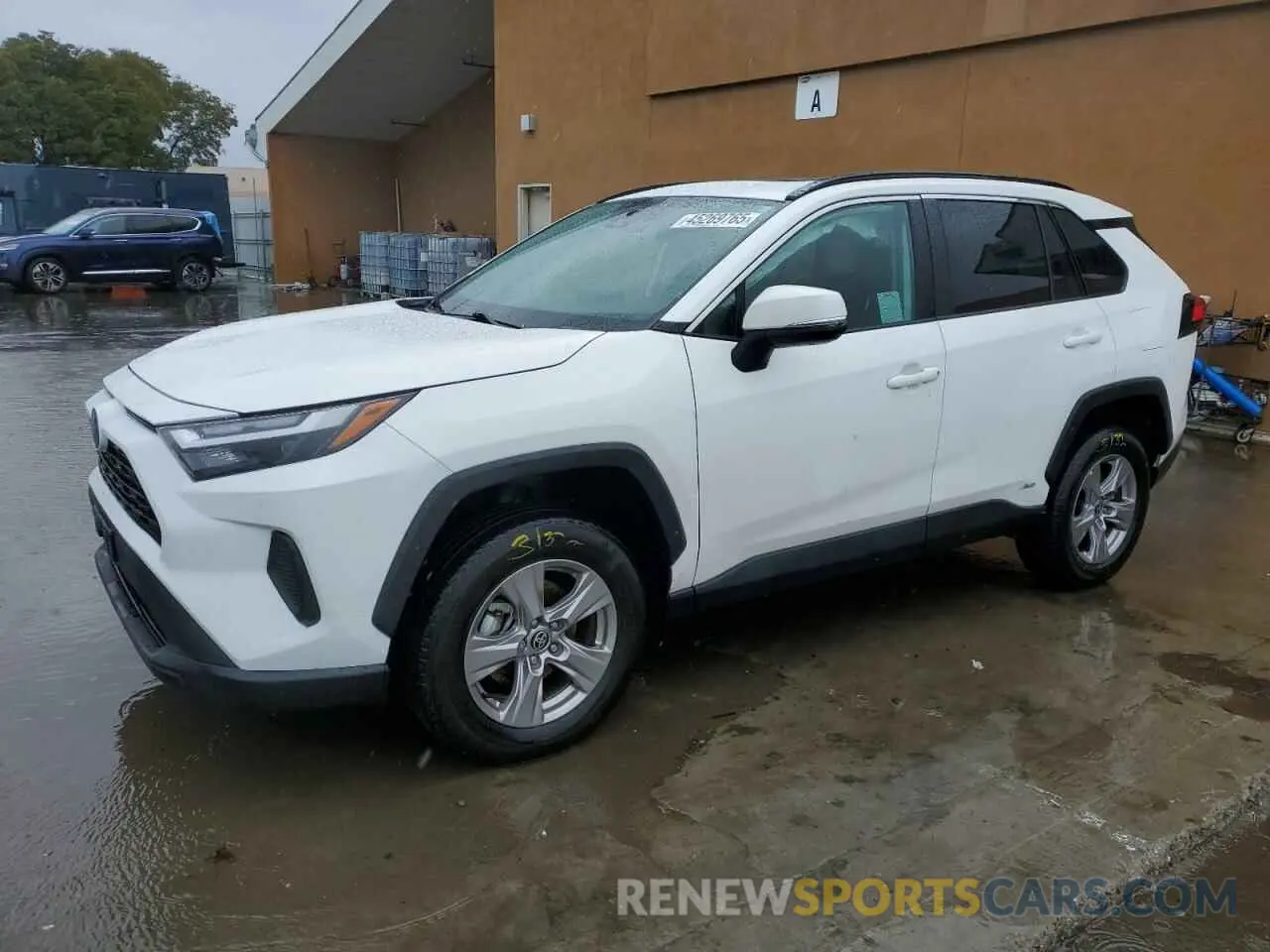 1 Photograph of a damaged car 2T3RWRFV1NW132278 TOYOTA RAV4 2022