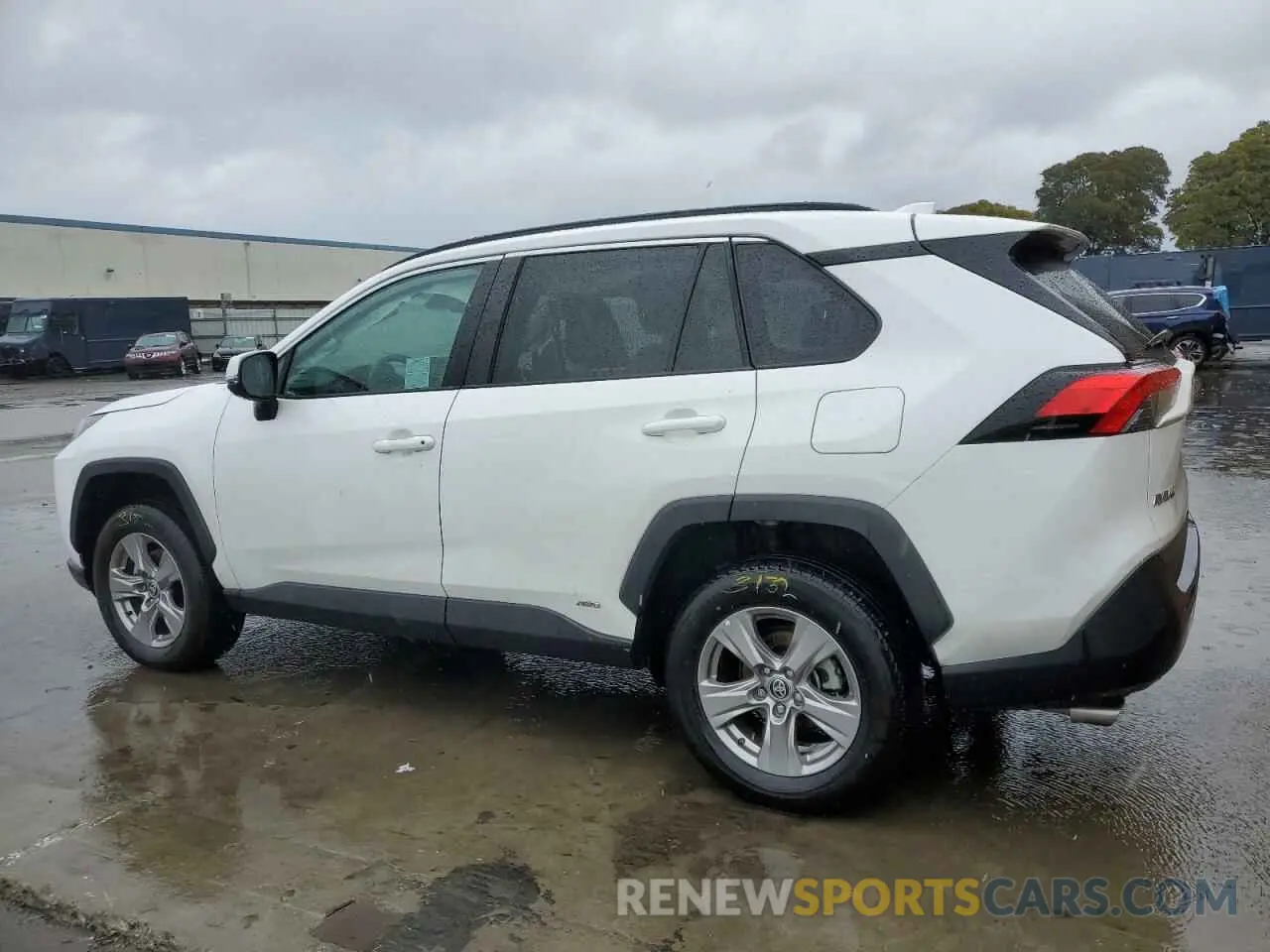2 Photograph of a damaged car 2T3RWRFV1NW132278 TOYOTA RAV4 2022