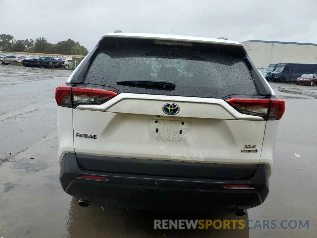 6 Photograph of a damaged car 2T3RWRFV1NW132278 TOYOTA RAV4 2022