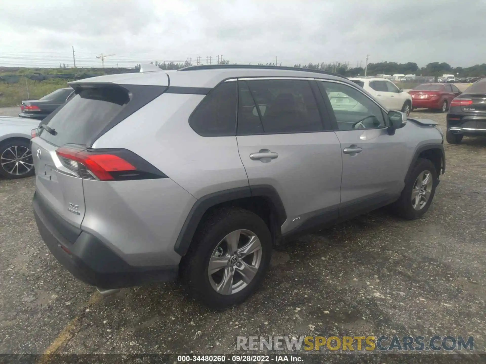 4 Photograph of a damaged car 2T3RWRFV1NW138243 TOYOTA RAV4 2022