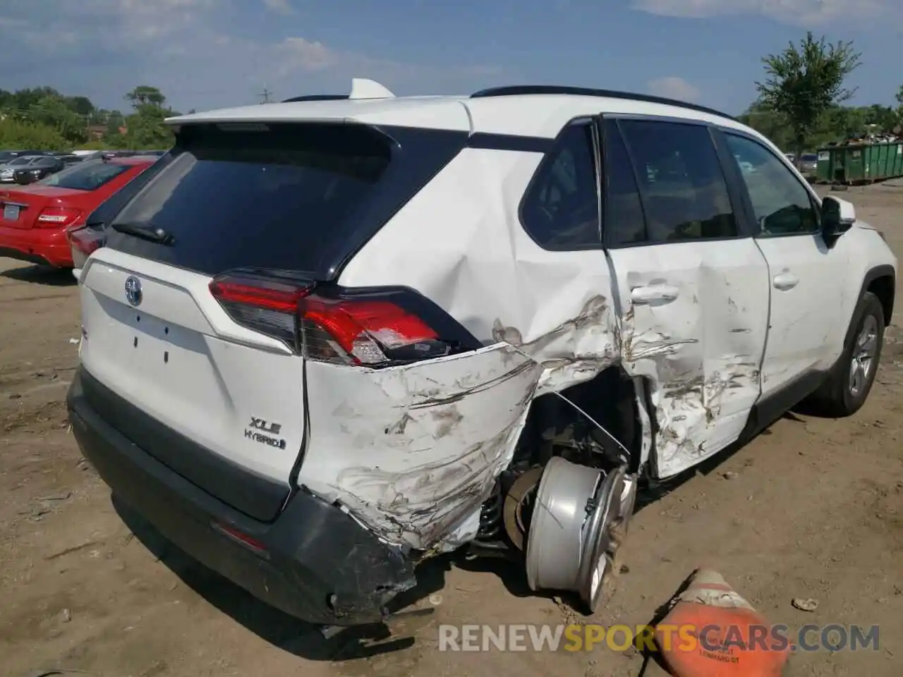 4 Photograph of a damaged car 2T3RWRFV2NW134105 TOYOTA RAV4 2022