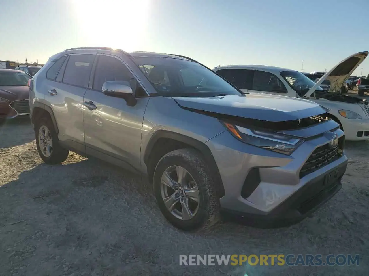 4 Photograph of a damaged car 2T3RWRFV2NW137604 TOYOTA RAV4 2022