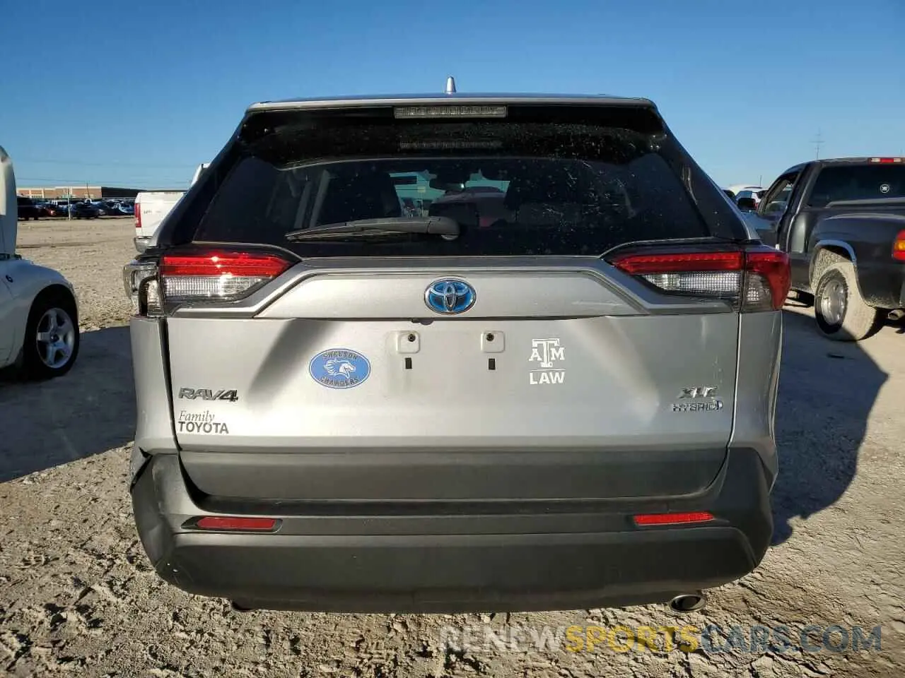 6 Photograph of a damaged car 2T3RWRFV2NW137604 TOYOTA RAV4 2022