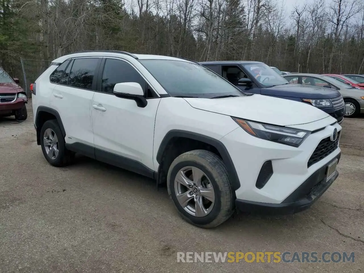 4 Photograph of a damaged car 2T3RWRFV3NW140608 TOYOTA RAV4 2022