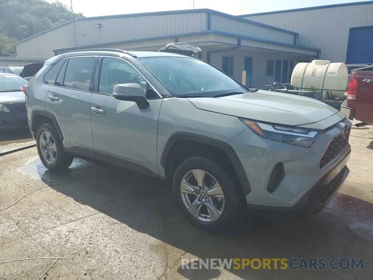4 Photograph of a damaged car 2T3RWRFV7NW136870 TOYOTA RAV4 2022