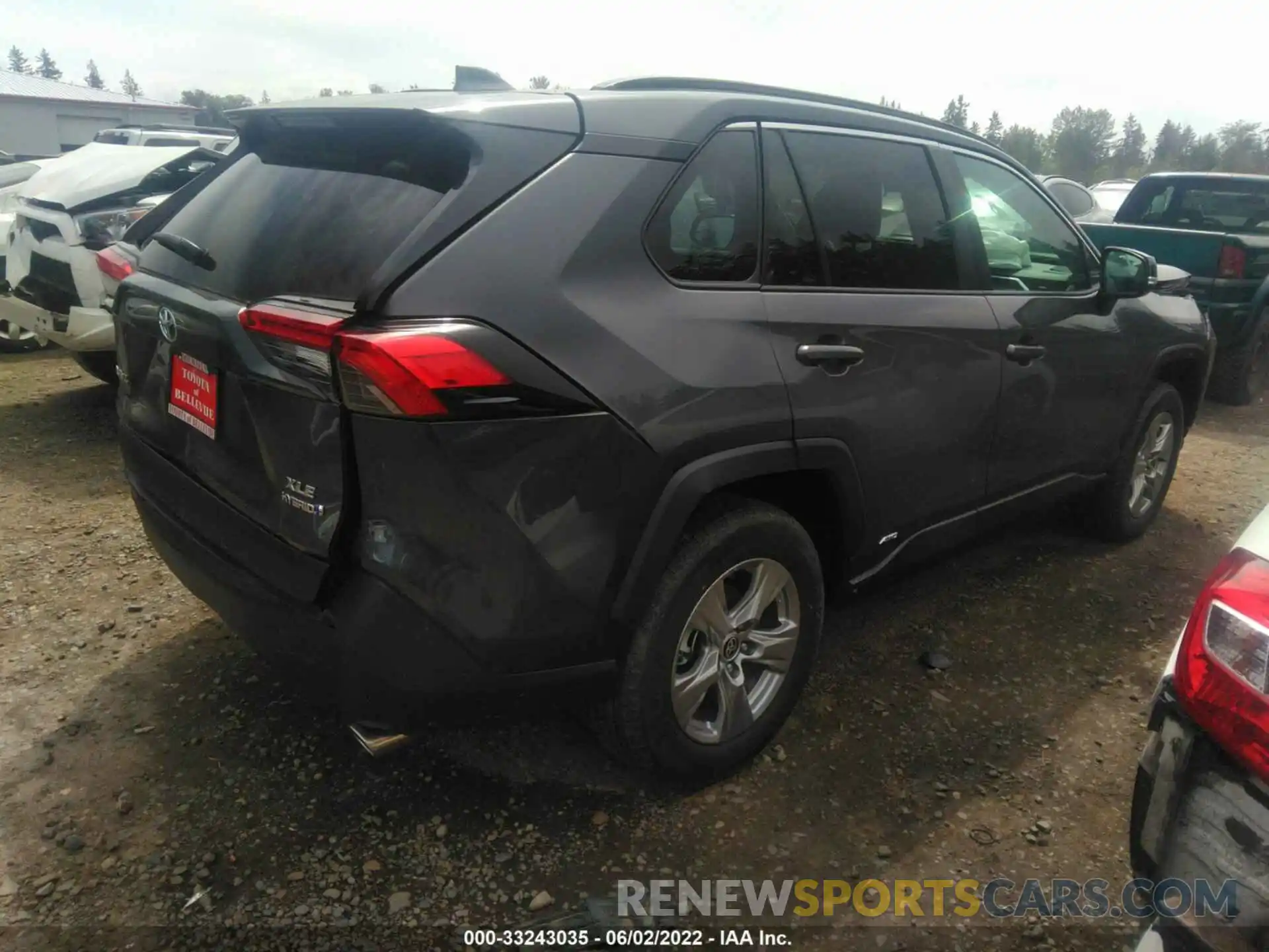 4 Photograph of a damaged car 2T3RWRFV9NW136627 TOYOTA RAV4 2022