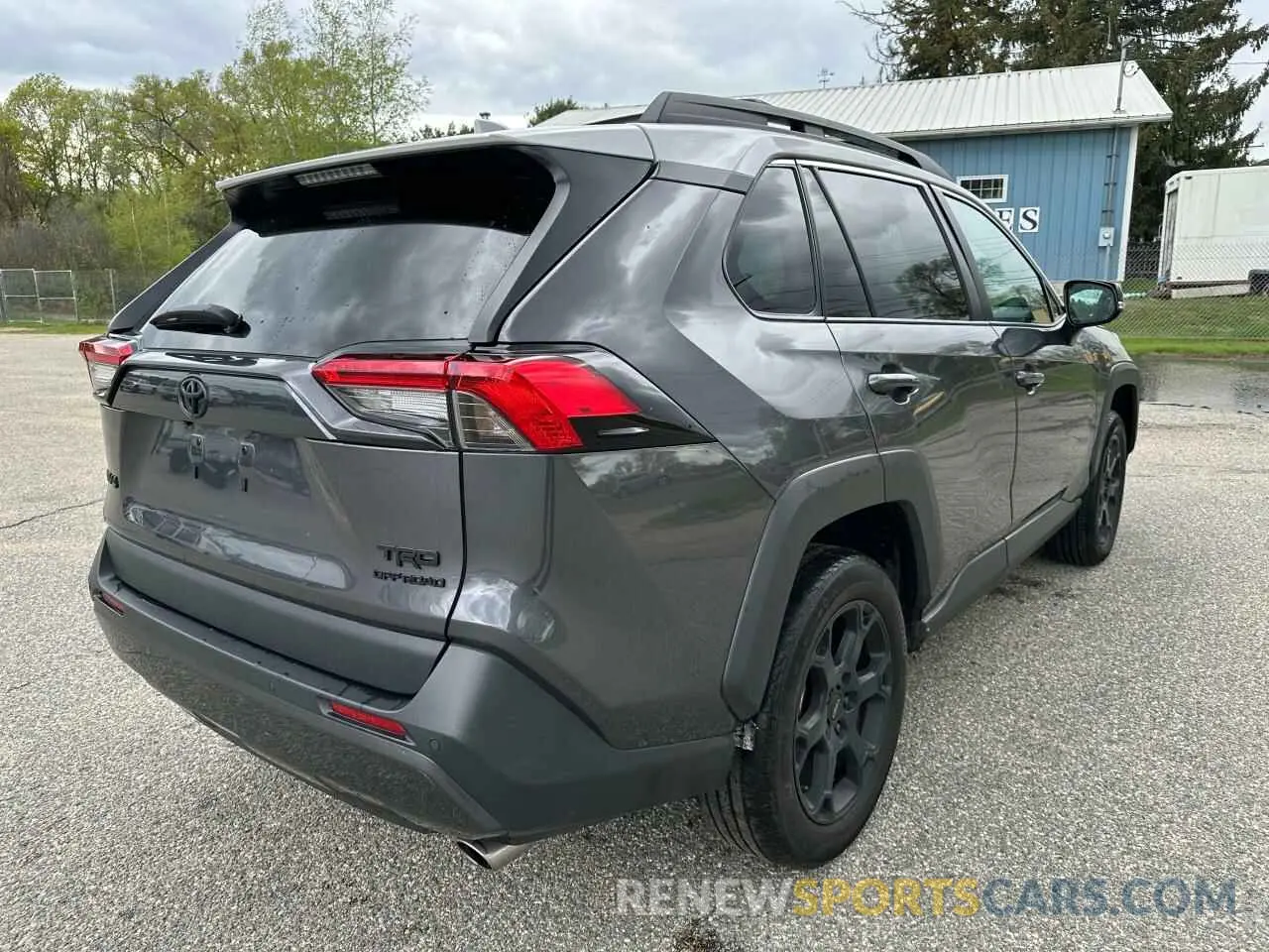 4 Photograph of a damaged car 2T3S1RFV5NW269501 TOYOTA RAV4 2022