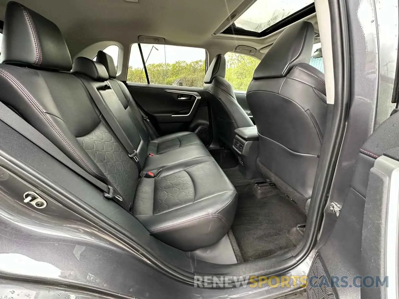 6 Photograph of a damaged car 2T3S1RFV5NW269501 TOYOTA RAV4 2022