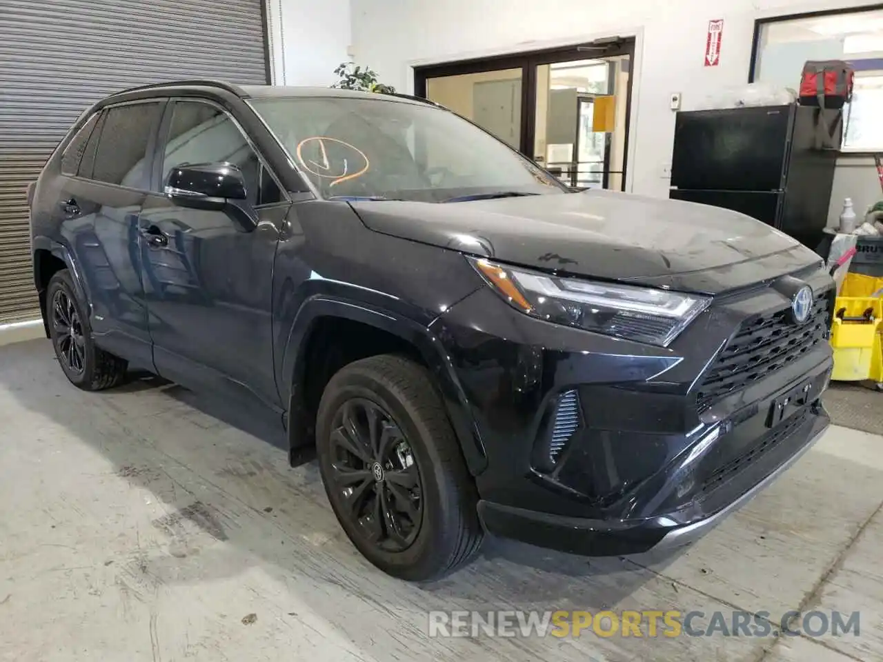 1 Photograph of a damaged car 2T3T6RFV0NW033375 TOYOTA RAV4 2022