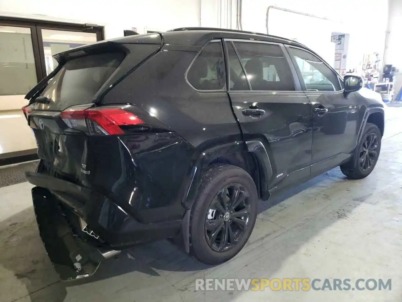 4 Photograph of a damaged car 2T3T6RFV0NW033375 TOYOTA RAV4 2022