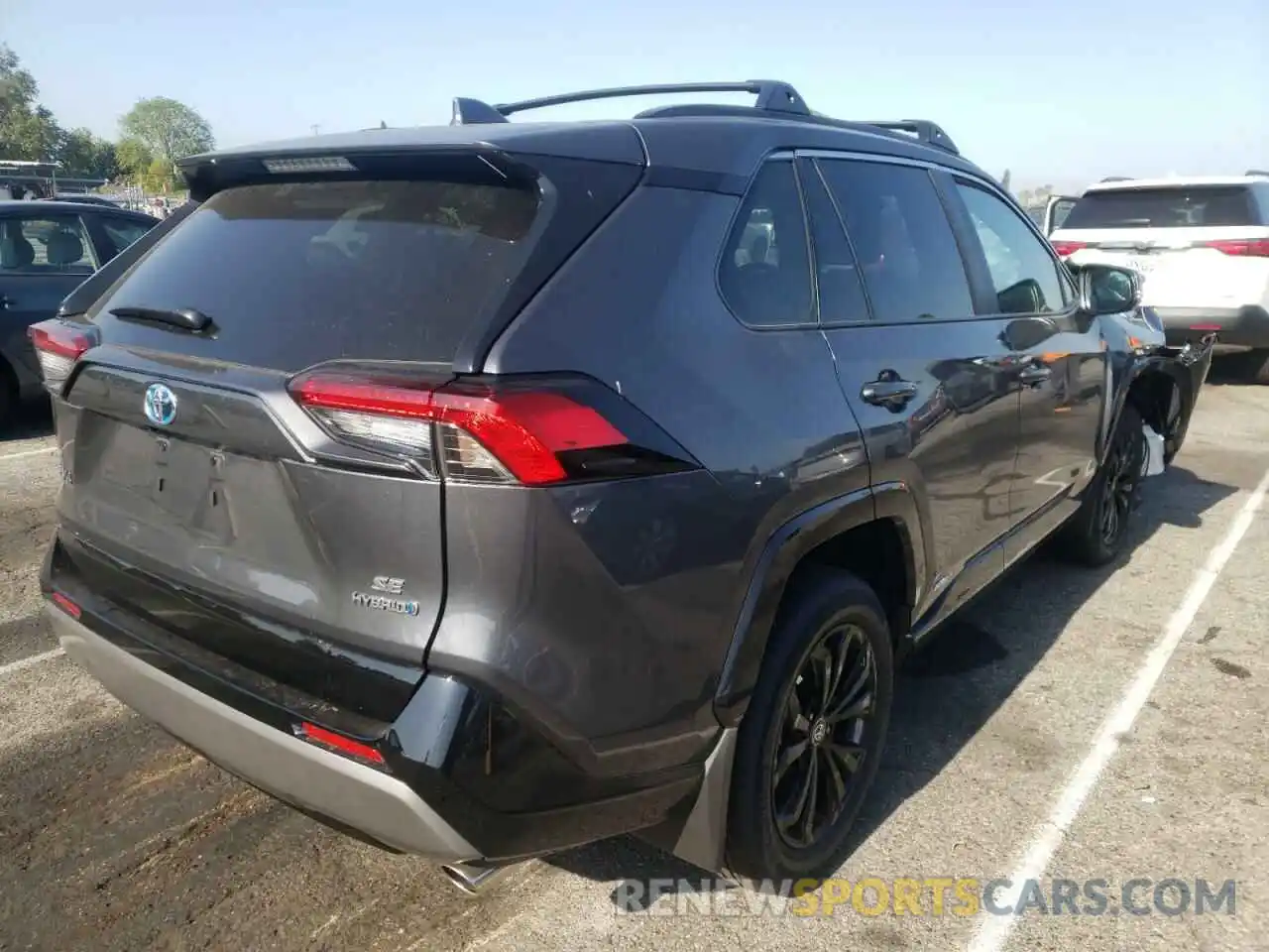 4 Photograph of a damaged car 2T3T6RFV8NW032118 TOYOTA RAV4 2022