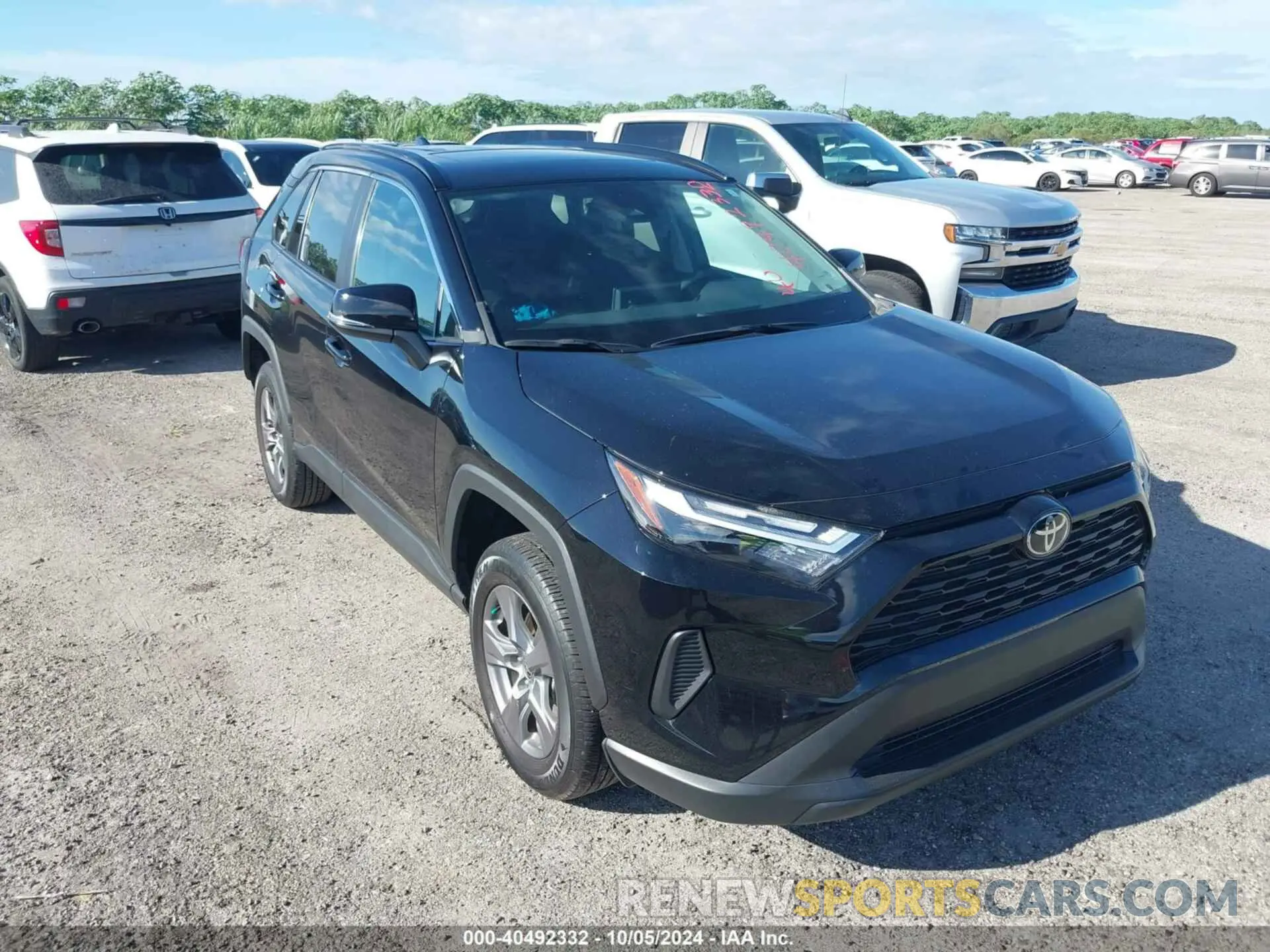 1 Photograph of a damaged car 2T3W1RFV0NC174170 TOYOTA RAV4 2022