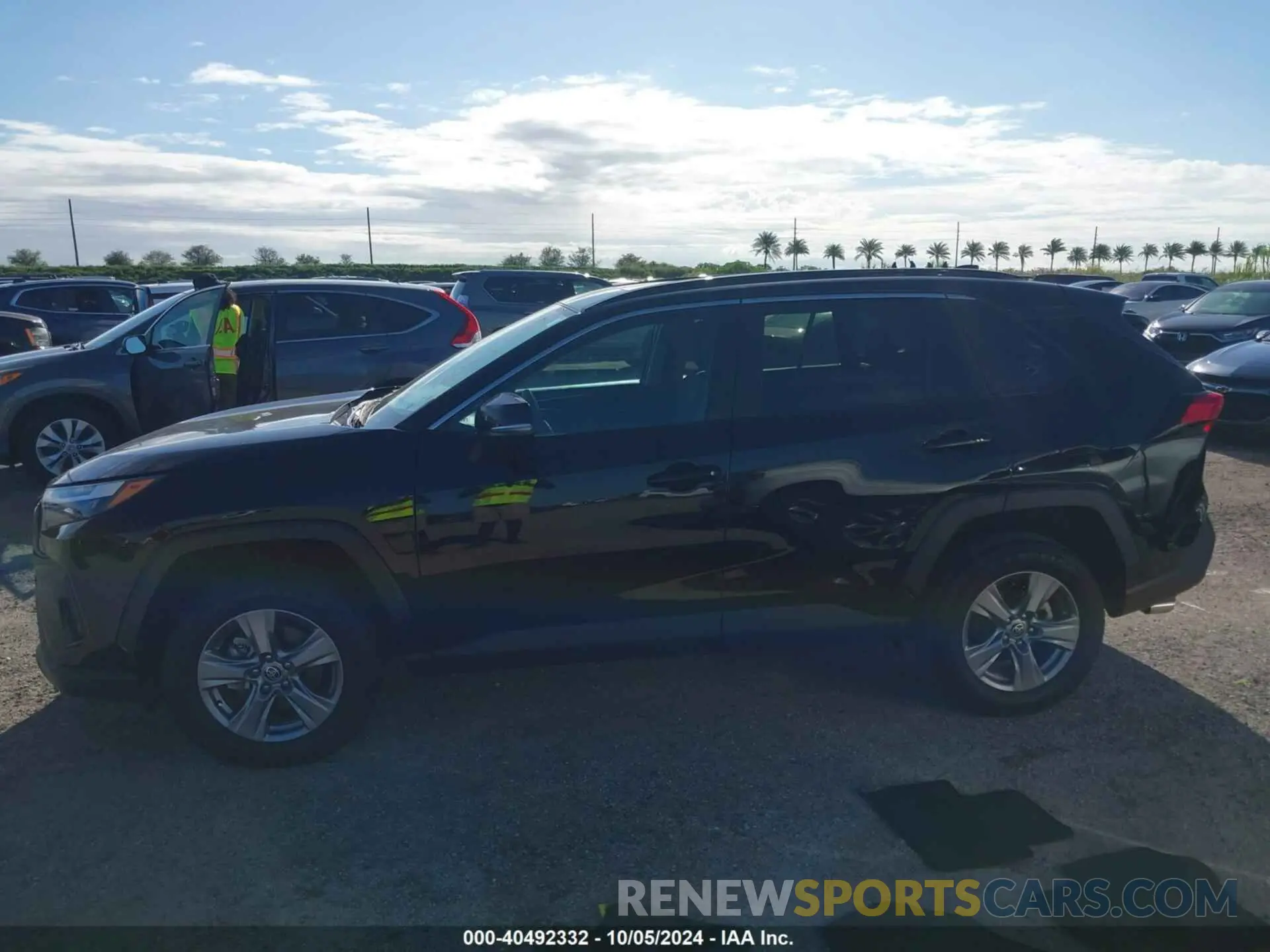 14 Photograph of a damaged car 2T3W1RFV0NC174170 TOYOTA RAV4 2022