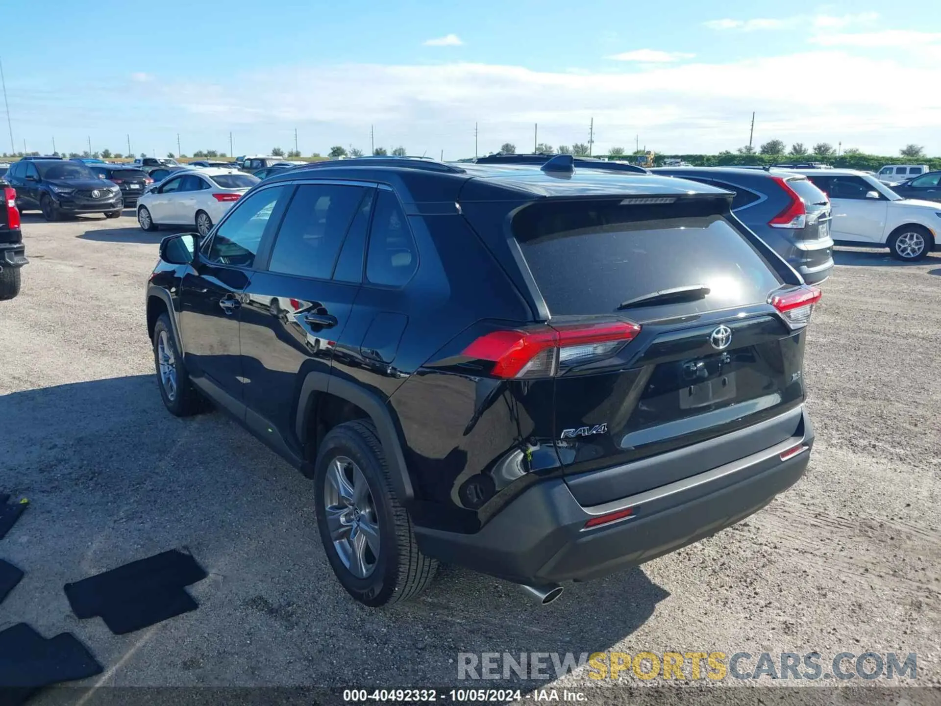 3 Photograph of a damaged car 2T3W1RFV0NC174170 TOYOTA RAV4 2022