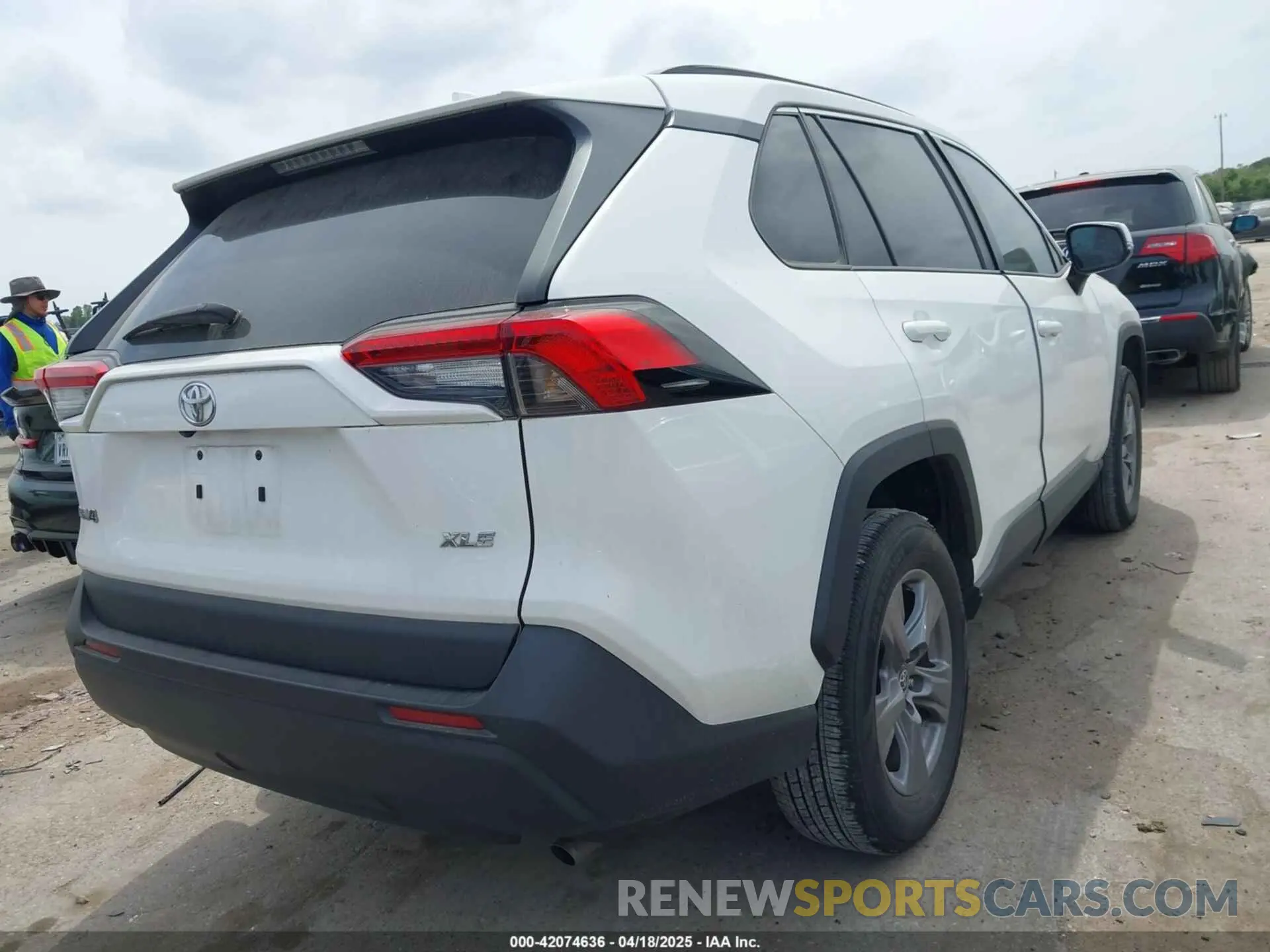 4 Photograph of a damaged car 2T3W1RFV0NC178350 TOYOTA RAV4 2022