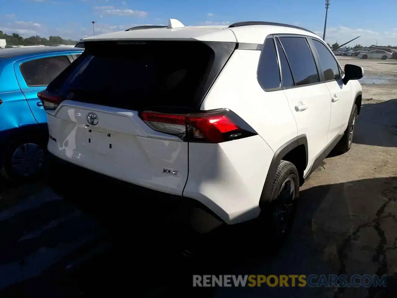 4 Photograph of a damaged car 2T3W1RFV0NC185024 TOYOTA RAV4 2022