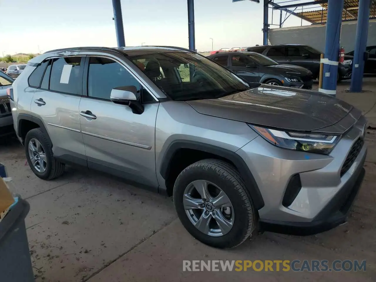 4 Photograph of a damaged car 2T3W1RFV0NC203005 TOYOTA RAV4 2022