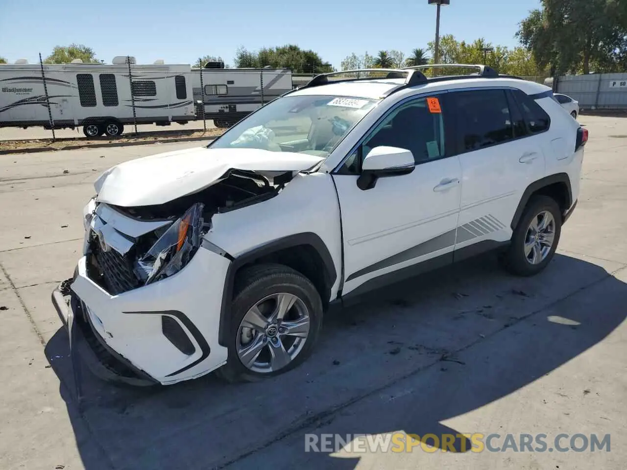 1 Photograph of a damaged car 2T3W1RFV0NC206972 TOYOTA RAV4 2022