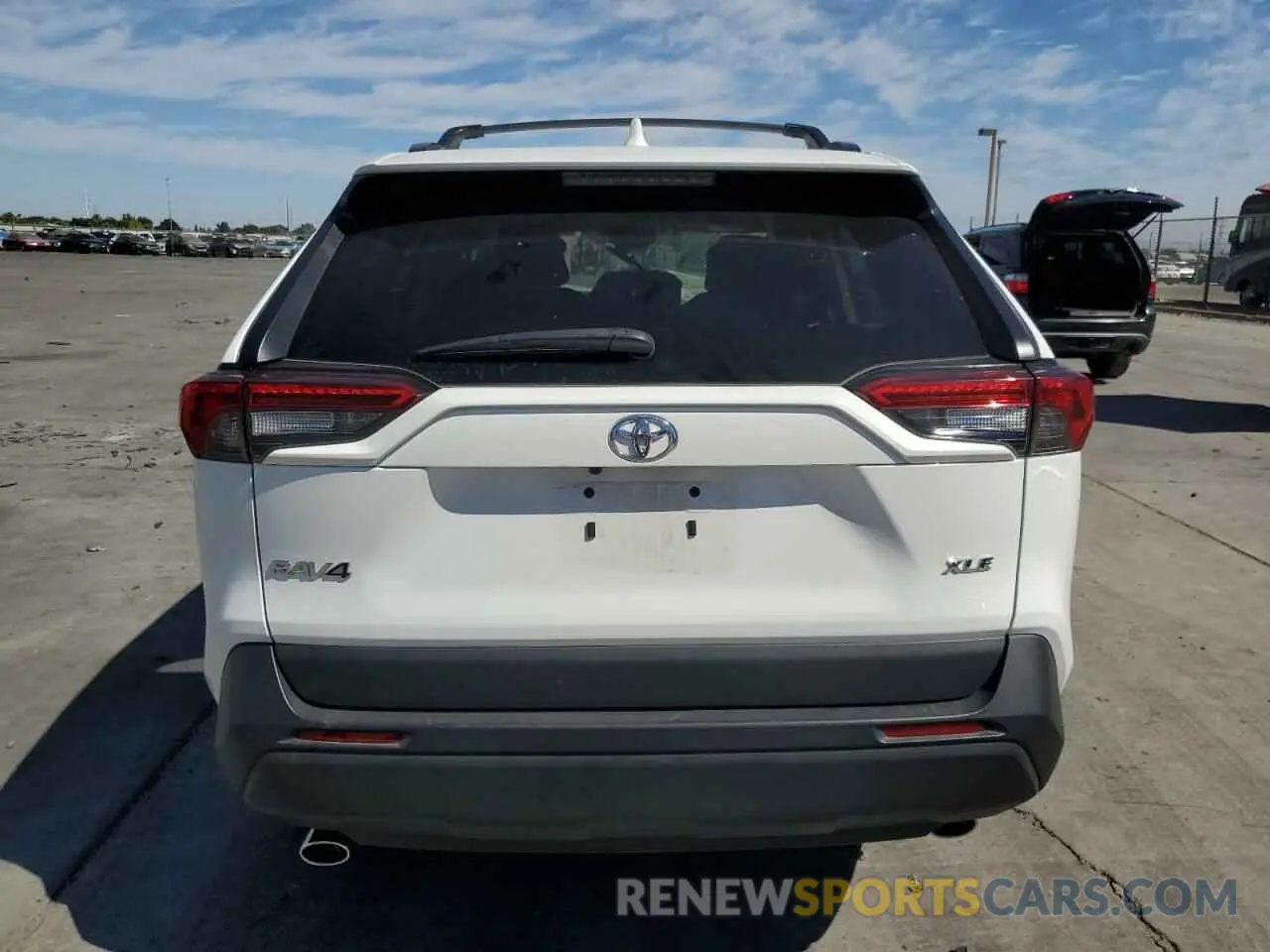 6 Photograph of a damaged car 2T3W1RFV0NC206972 TOYOTA RAV4 2022