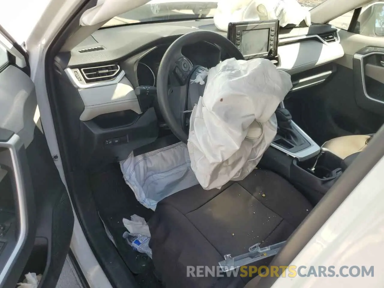 8 Photograph of a damaged car 2T3W1RFV0NC206972 TOYOTA RAV4 2022