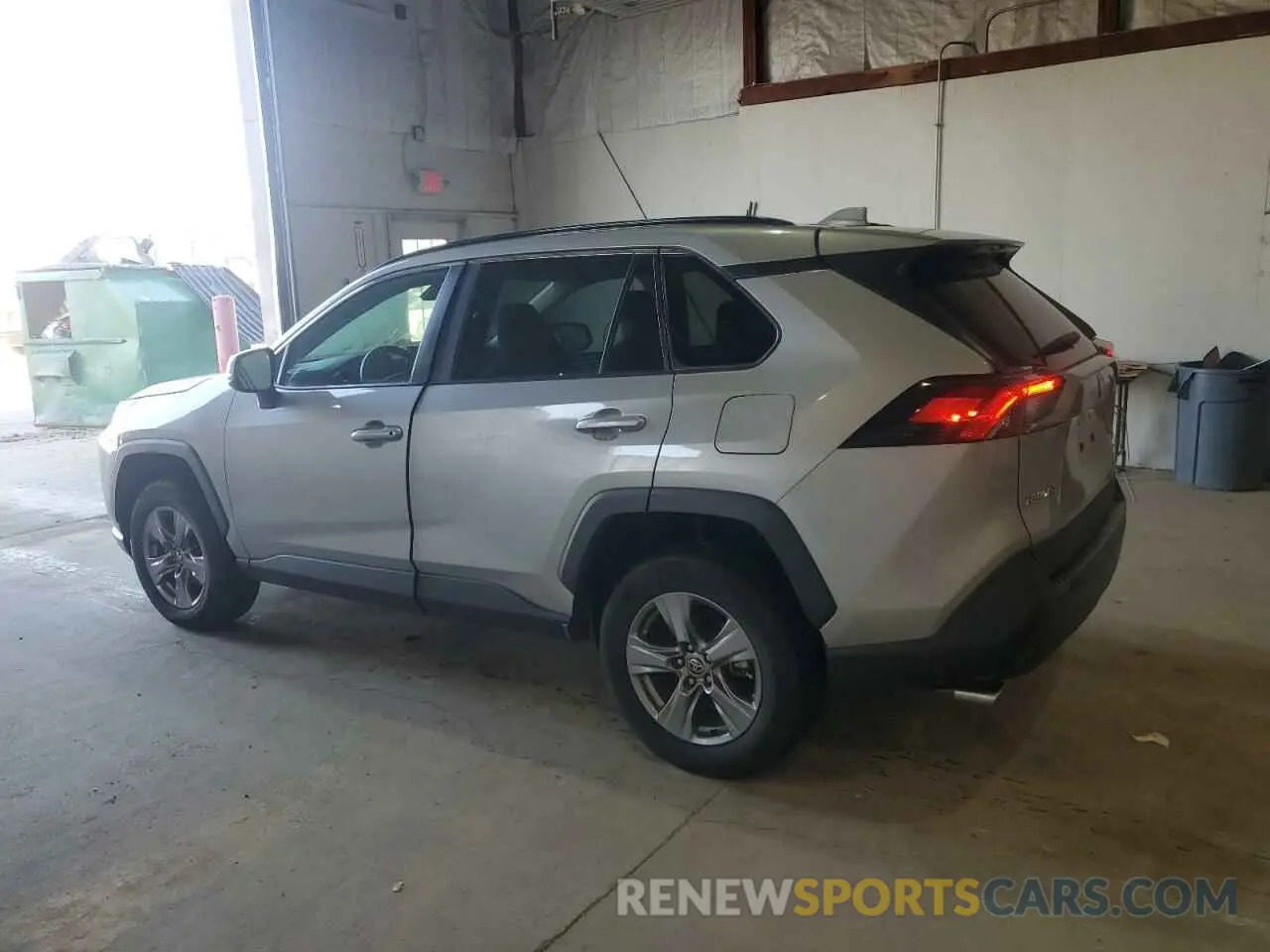 2 Photograph of a damaged car 2T3W1RFV0NW190660 TOYOTA RAV4 2022