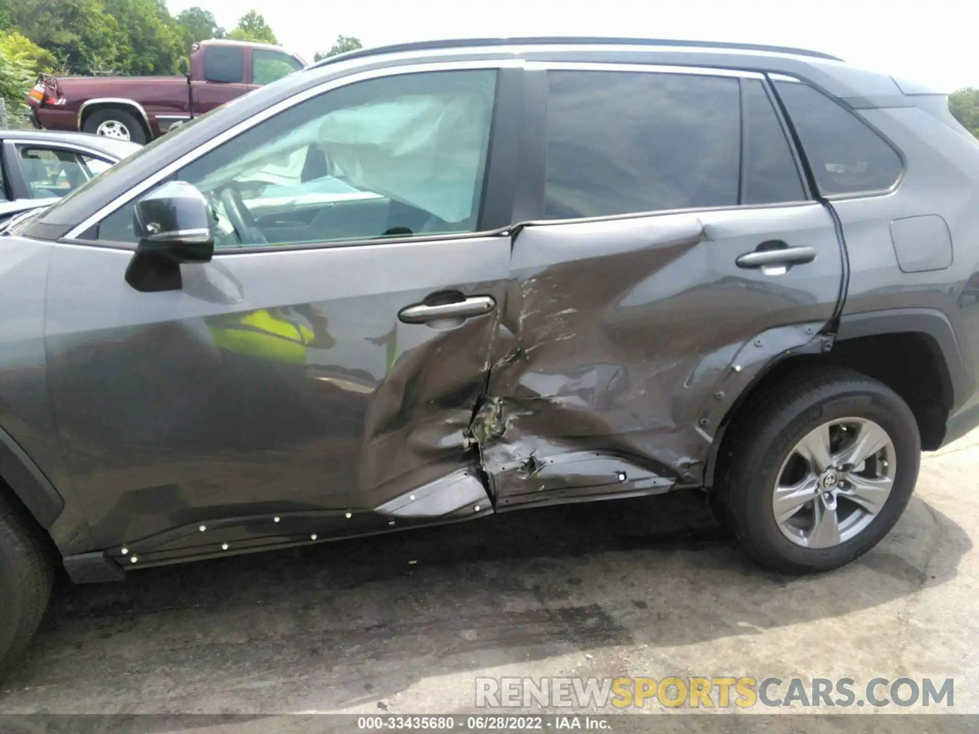 6 Photograph of a damaged car 2T3W1RFV0NW200572 TOYOTA RAV4 2022