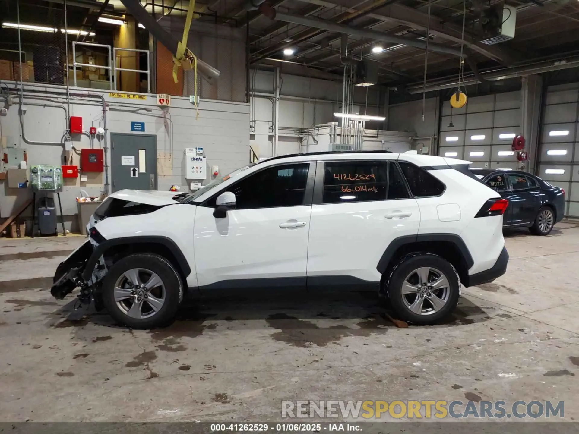 14 Photograph of a damaged car 2T3W1RFV0NW202757 TOYOTA RAV4 2022