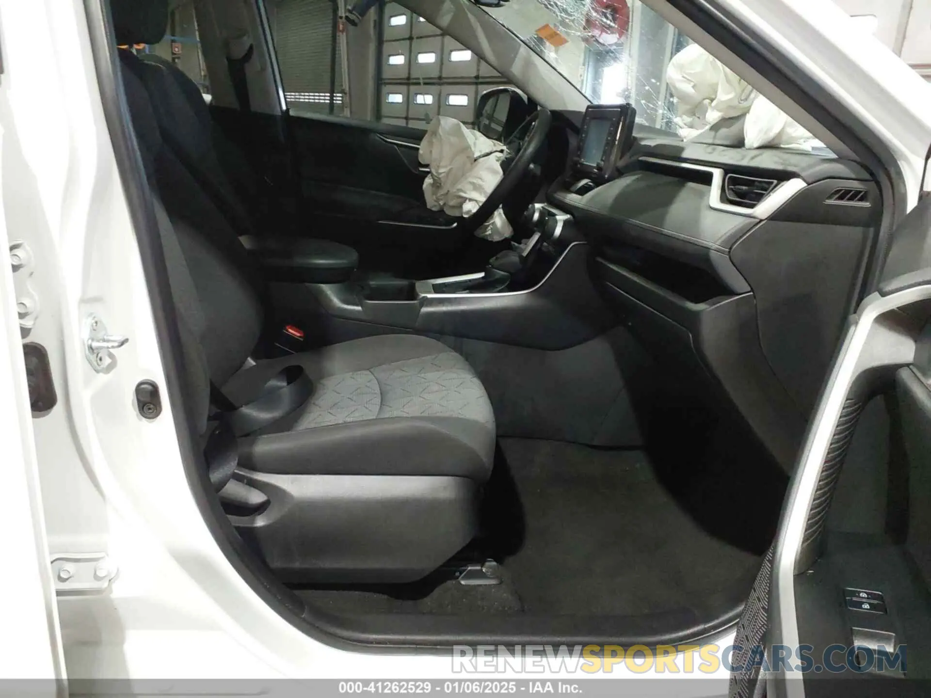 5 Photograph of a damaged car 2T3W1RFV0NW202757 TOYOTA RAV4 2022