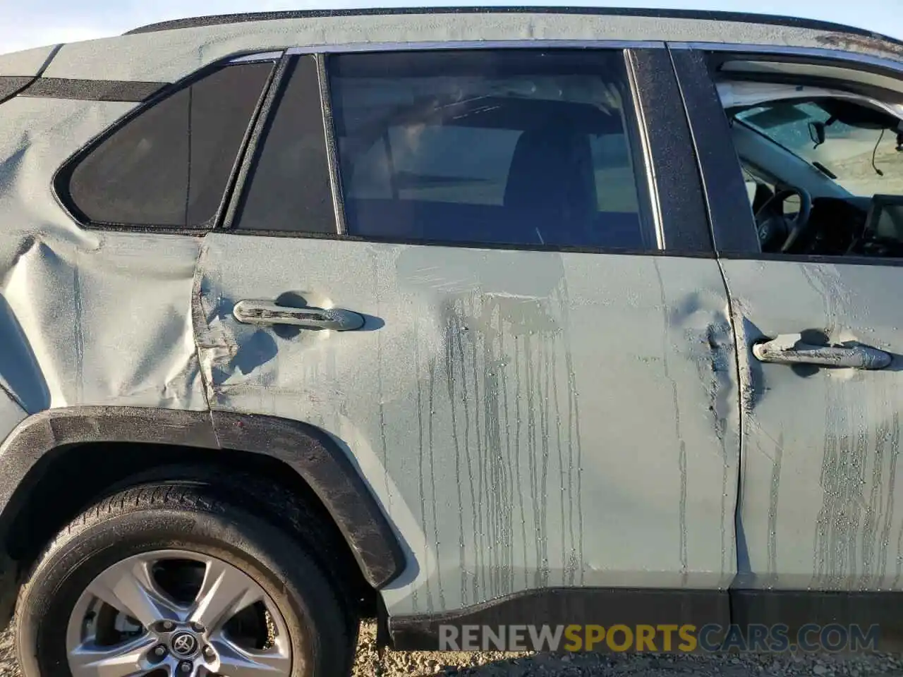 11 Photograph of a damaged car 2T3W1RFV0NW211412 TOYOTA RAV4 2022