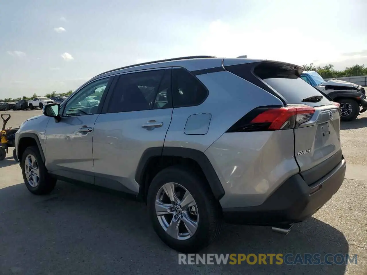 2 Photograph of a damaged car 2T3W1RFV0NW212835 TOYOTA RAV4 2022