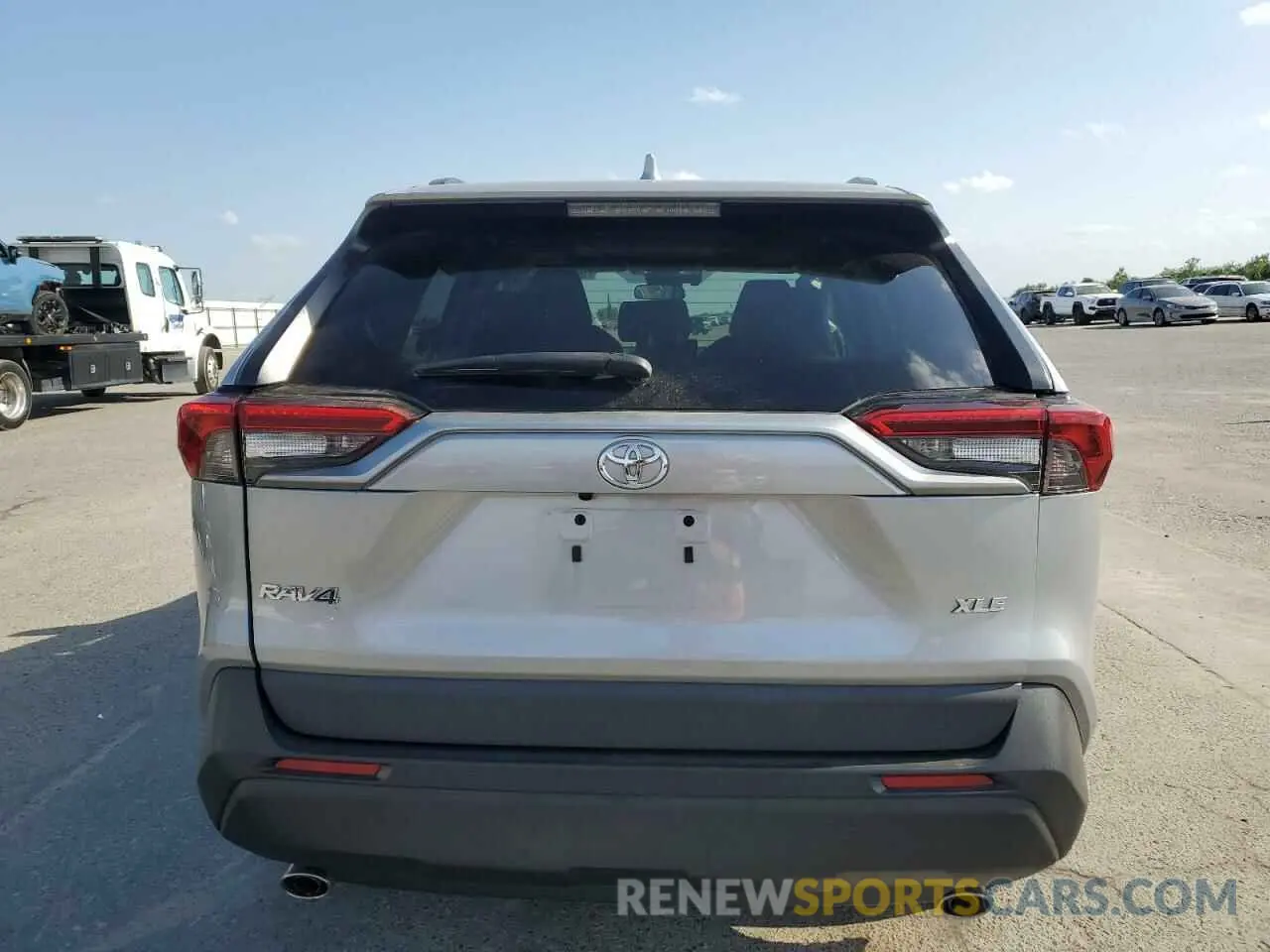 6 Photograph of a damaged car 2T3W1RFV0NW212835 TOYOTA RAV4 2022