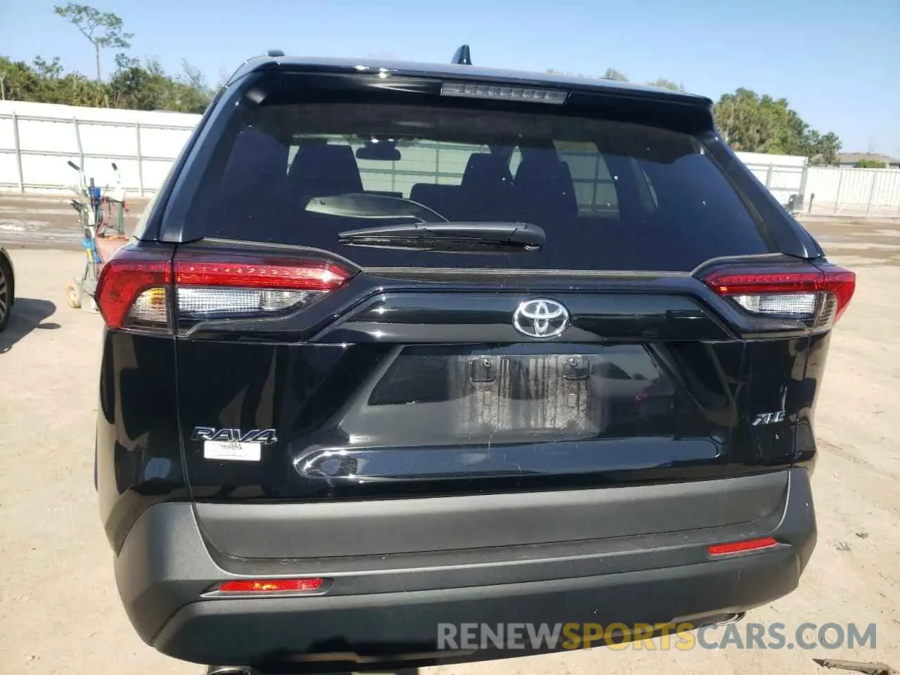 6 Photograph of a damaged car 2T3W1RFV0NW218280 TOYOTA RAV4 2022