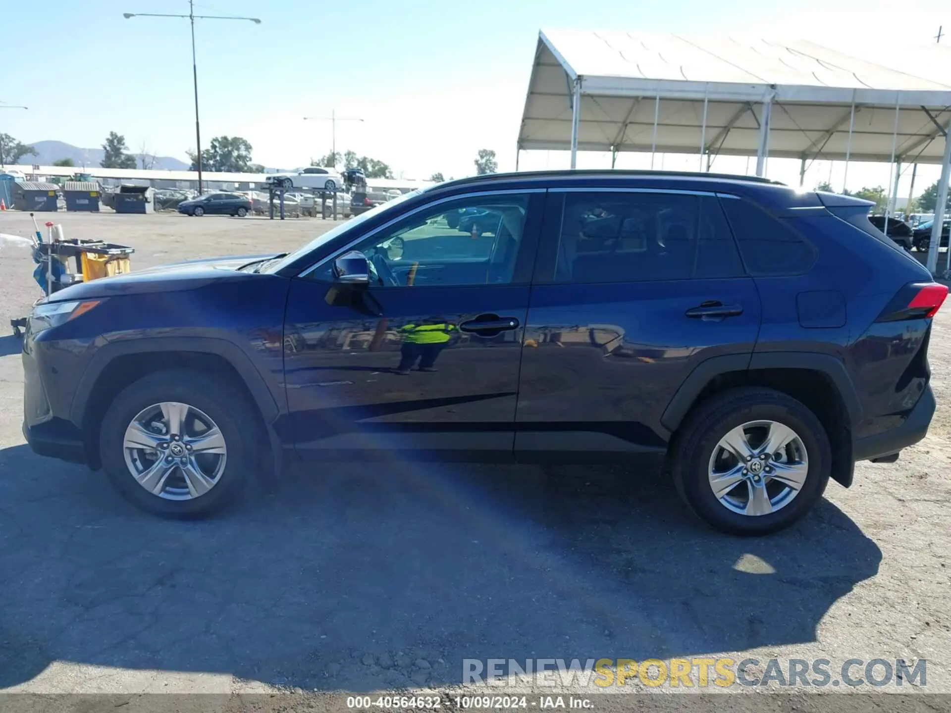 14 Photograph of a damaged car 2T3W1RFV0NW220305 TOYOTA RAV4 2022