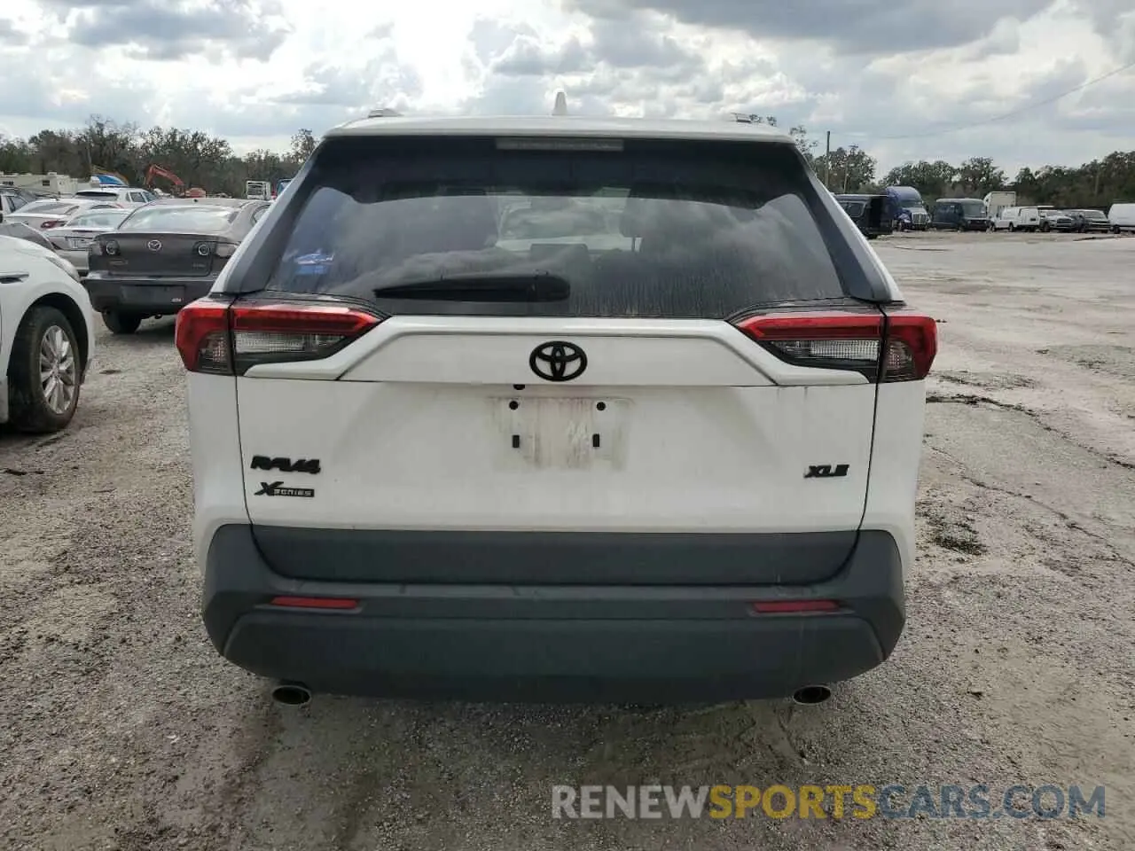 6 Photograph of a damaged car 2T3W1RFV1NC180074 TOYOTA RAV4 2022