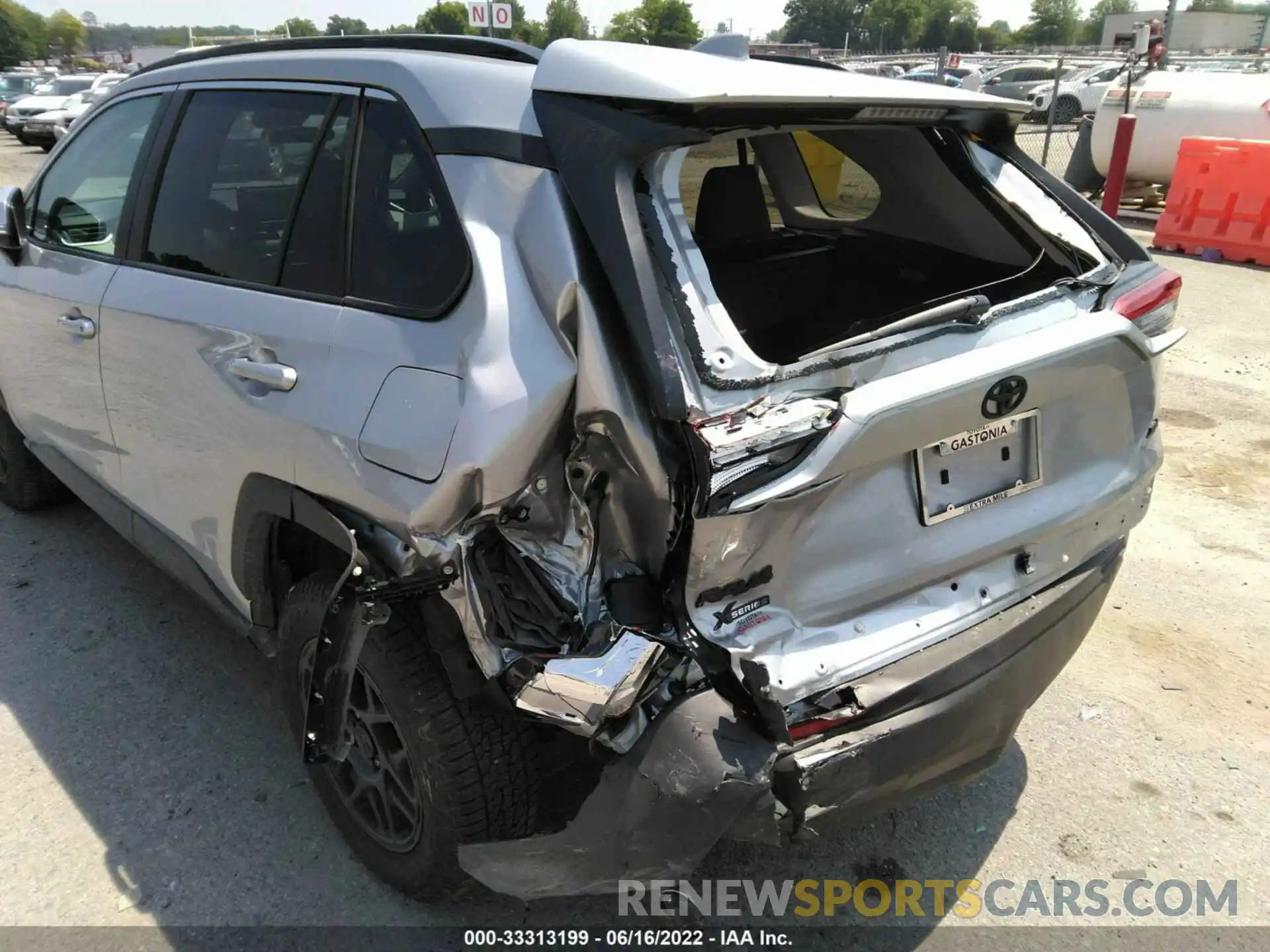 6 Photograph of a damaged car 2T3W1RFV1NC183136 TOYOTA RAV4 2022