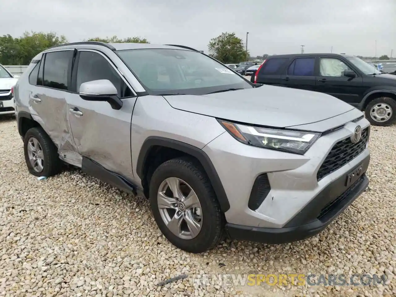 4 Photograph of a damaged car 2T3W1RFV1NC200582 TOYOTA RAV4 2022