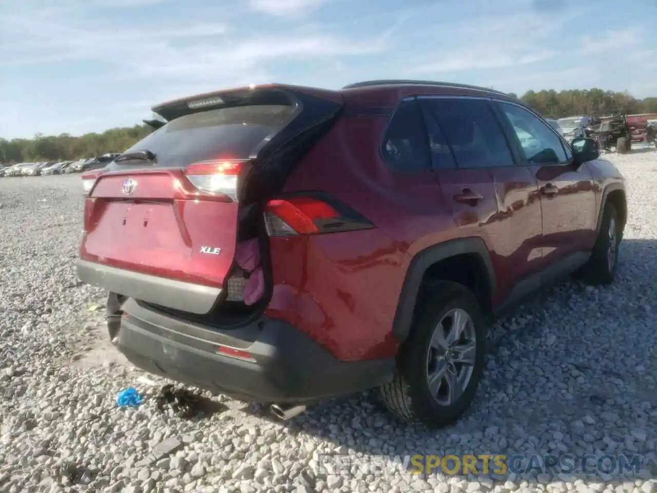 4 Photograph of a damaged car 2T3W1RFV1NW186326 TOYOTA RAV4 2022